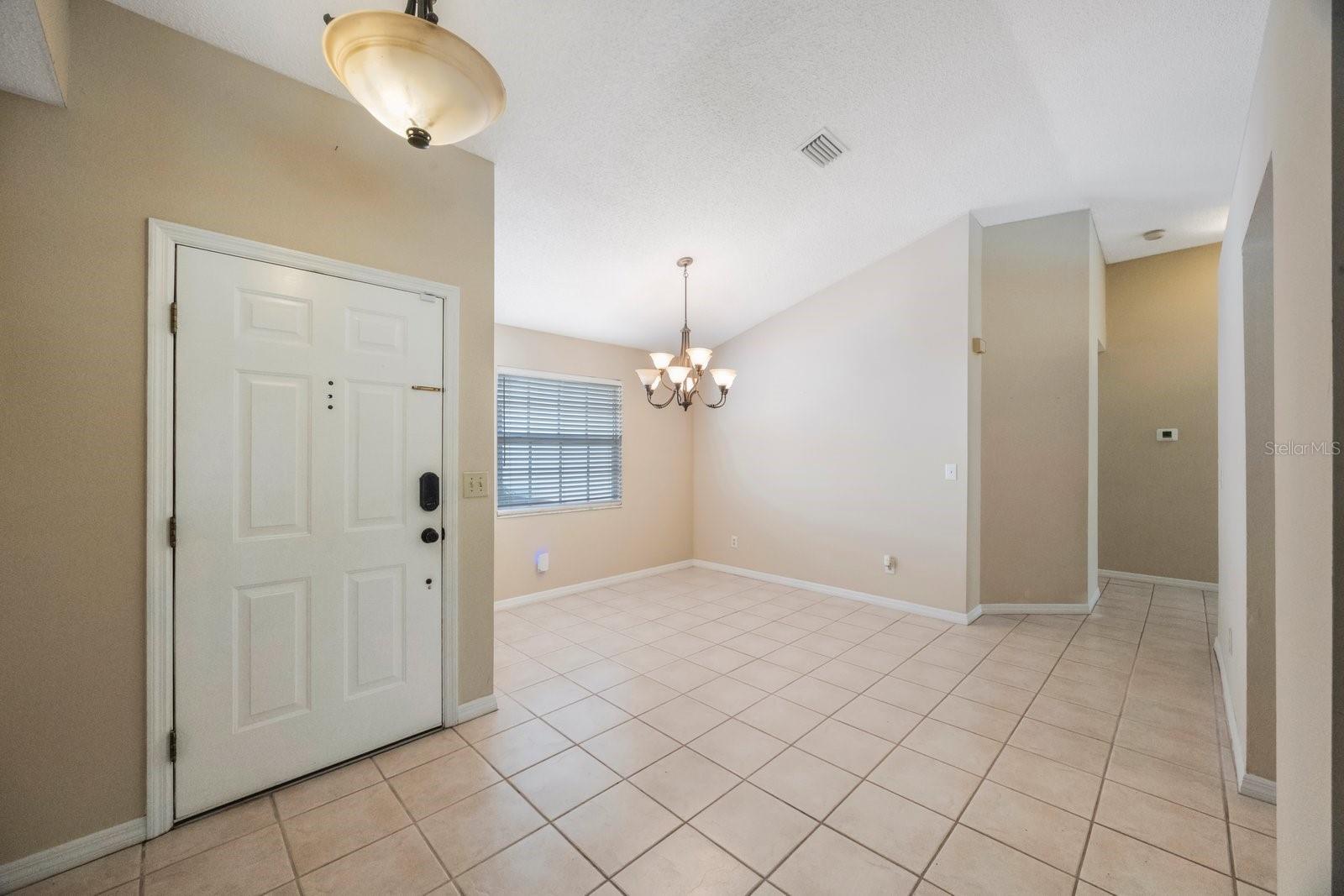 Entryway/Dining 10x12