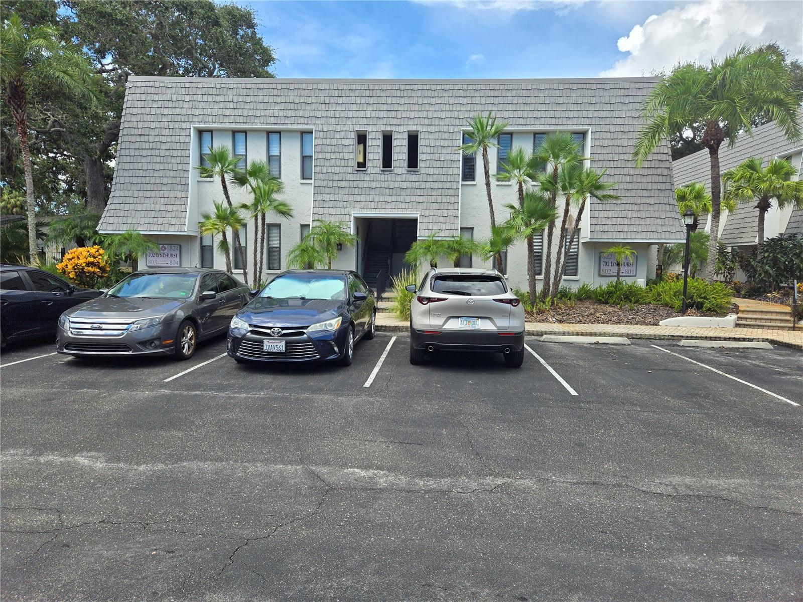 Victoria Palms Condos 1/2 mile from downtown Dunedin