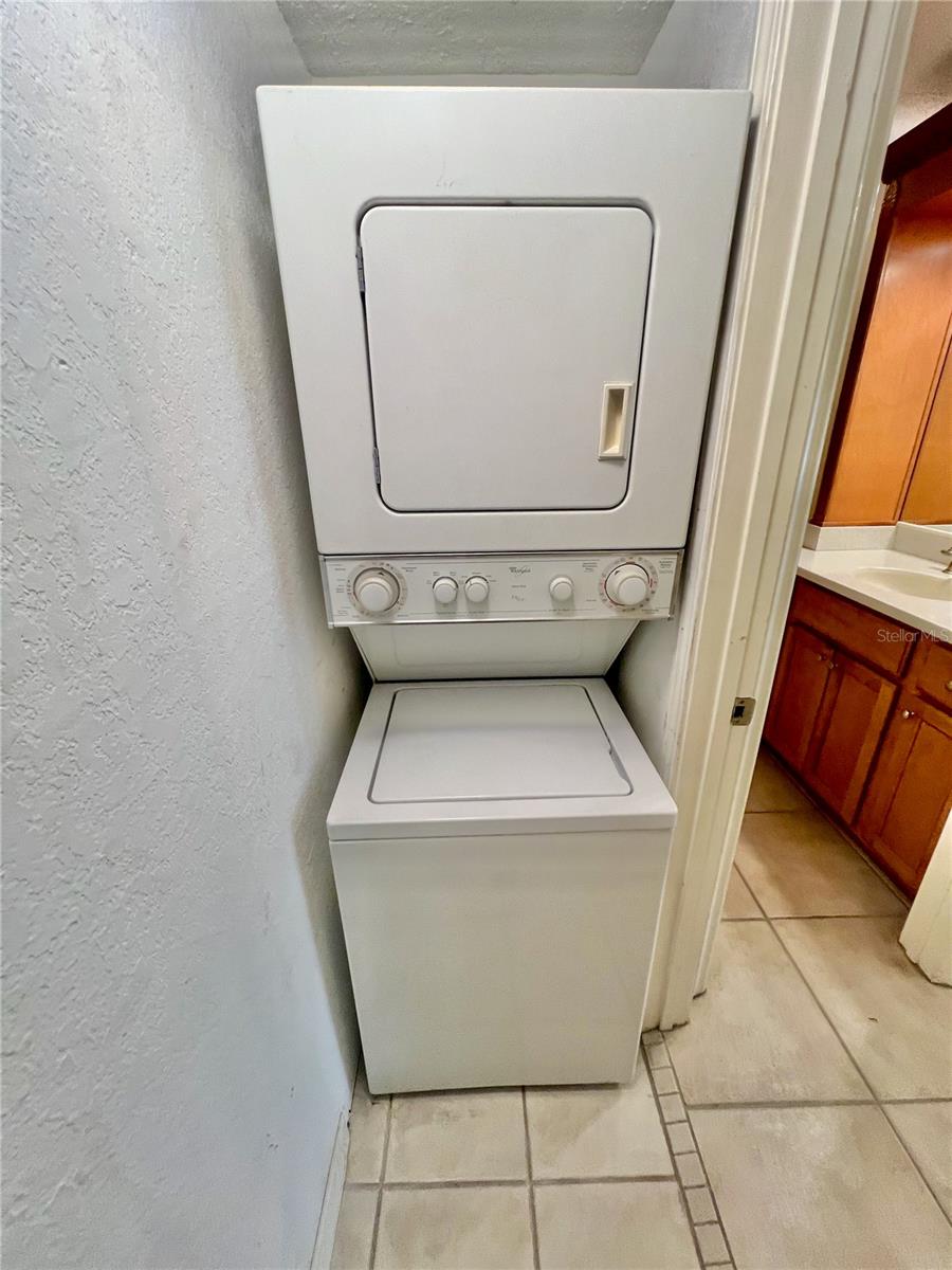Washer/dryer in laundry closet