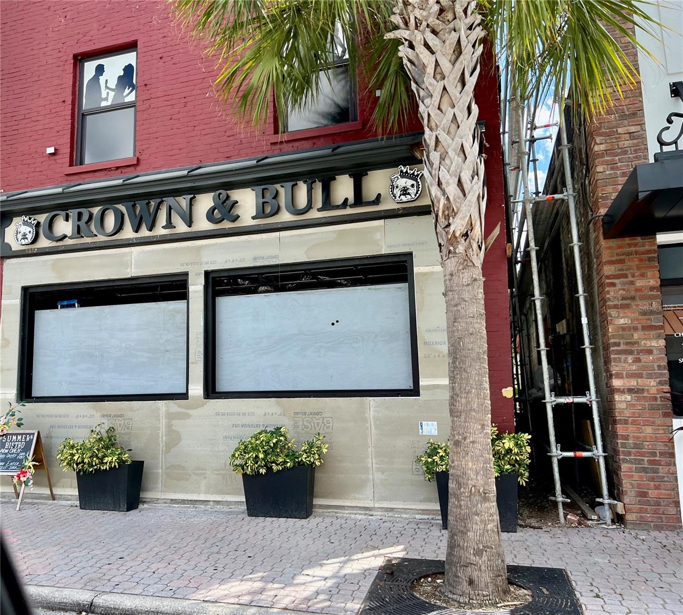 Crown & Bull Restaurant/Bar