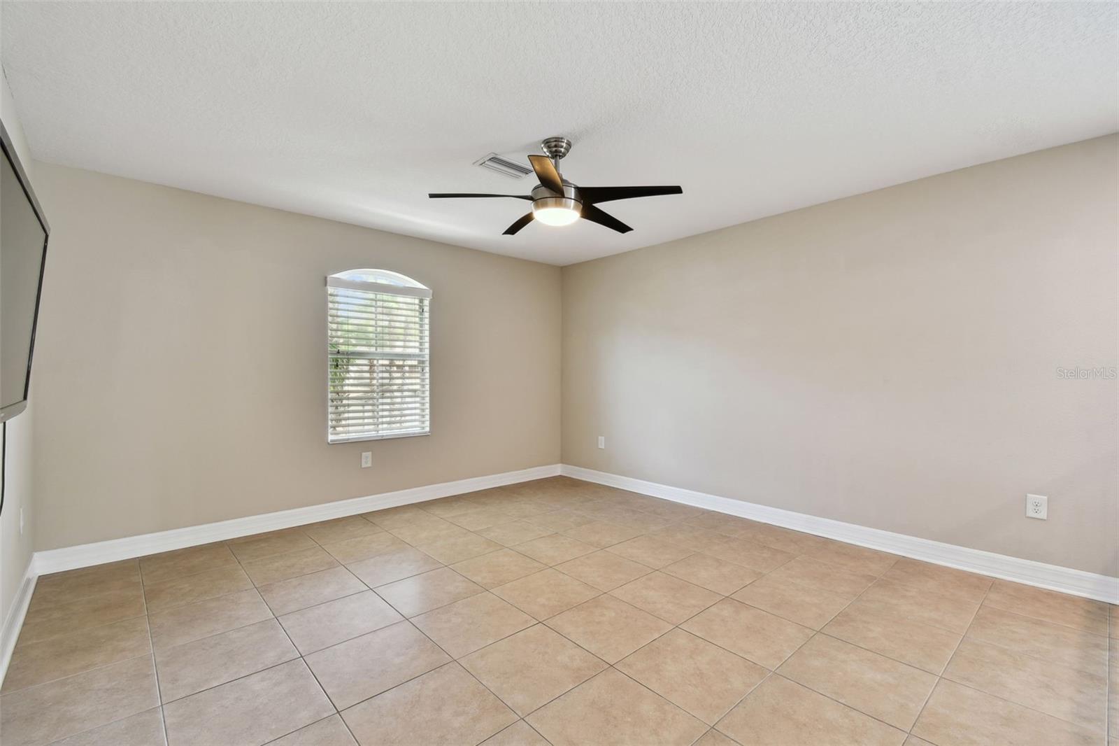 Loft/bonus area!