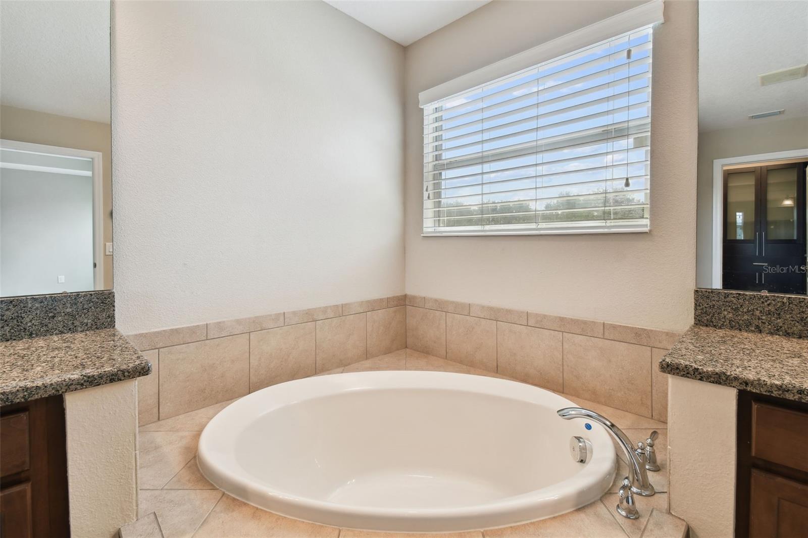 Garden tub!