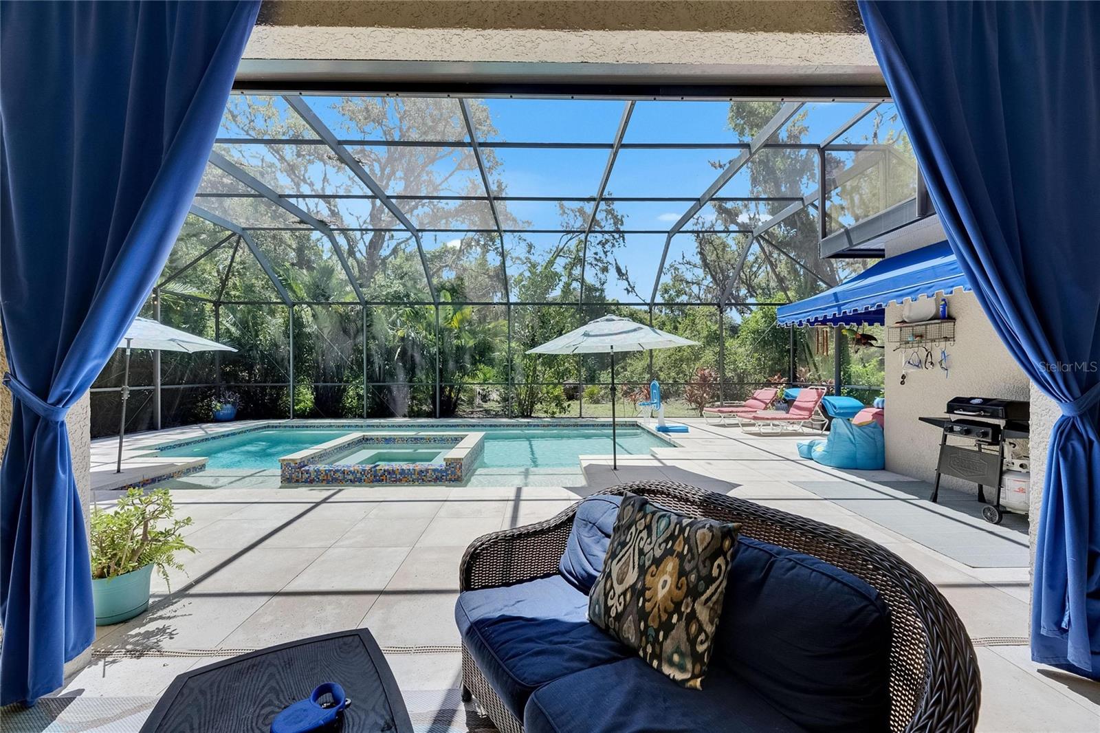 Pool/Lanai