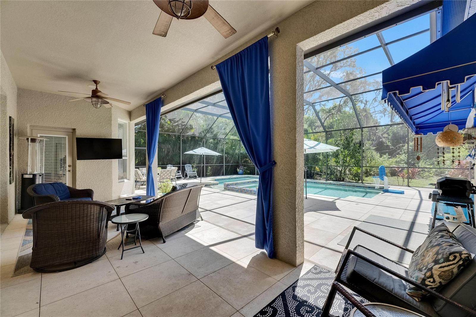 Pool/Lanai