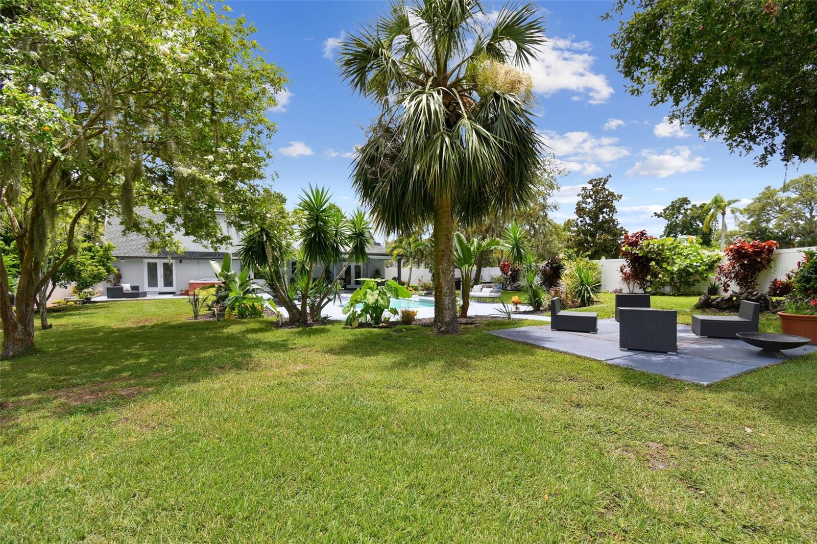Another view.Yard fully fenced.