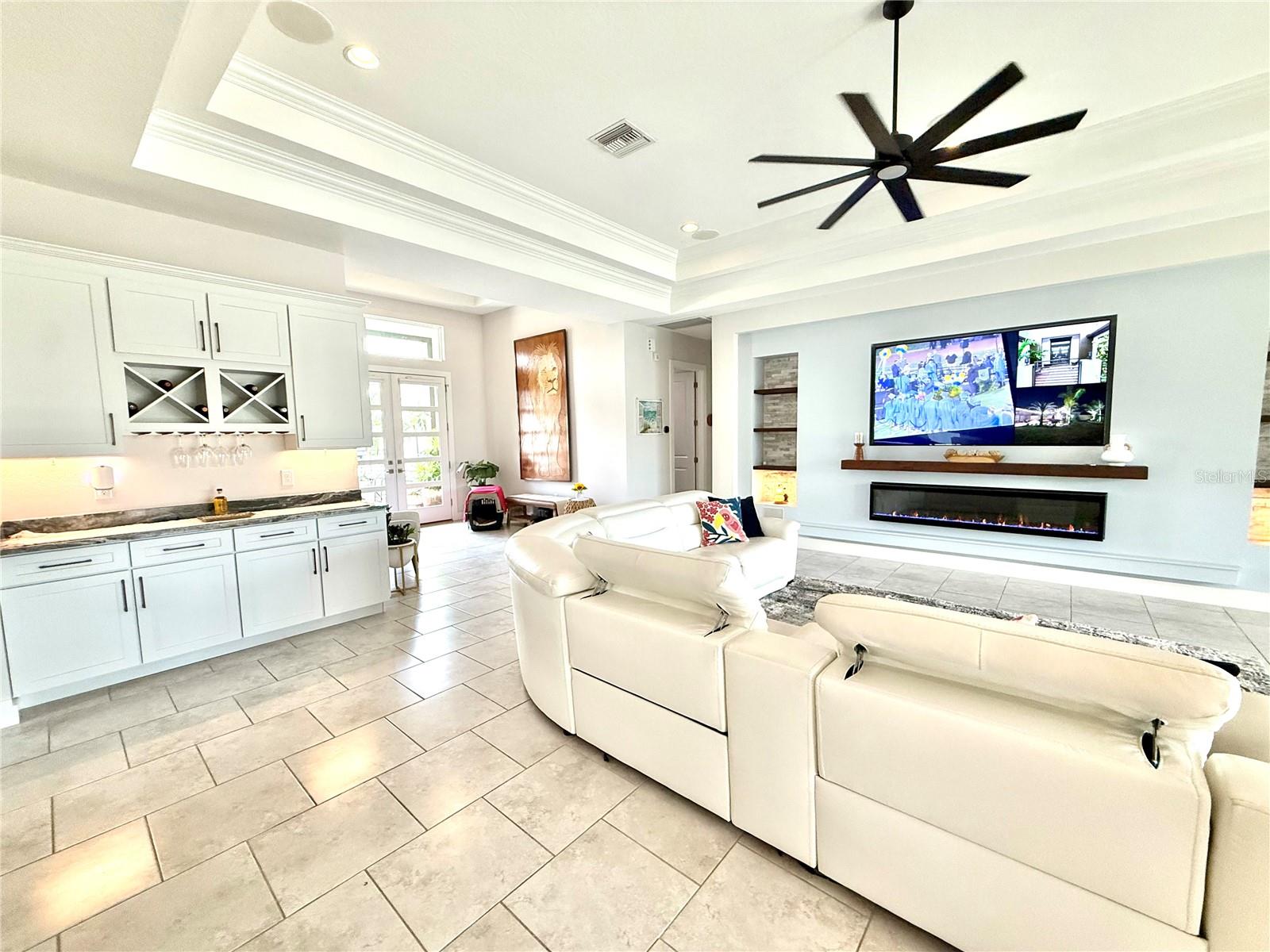Living room with Dry bar