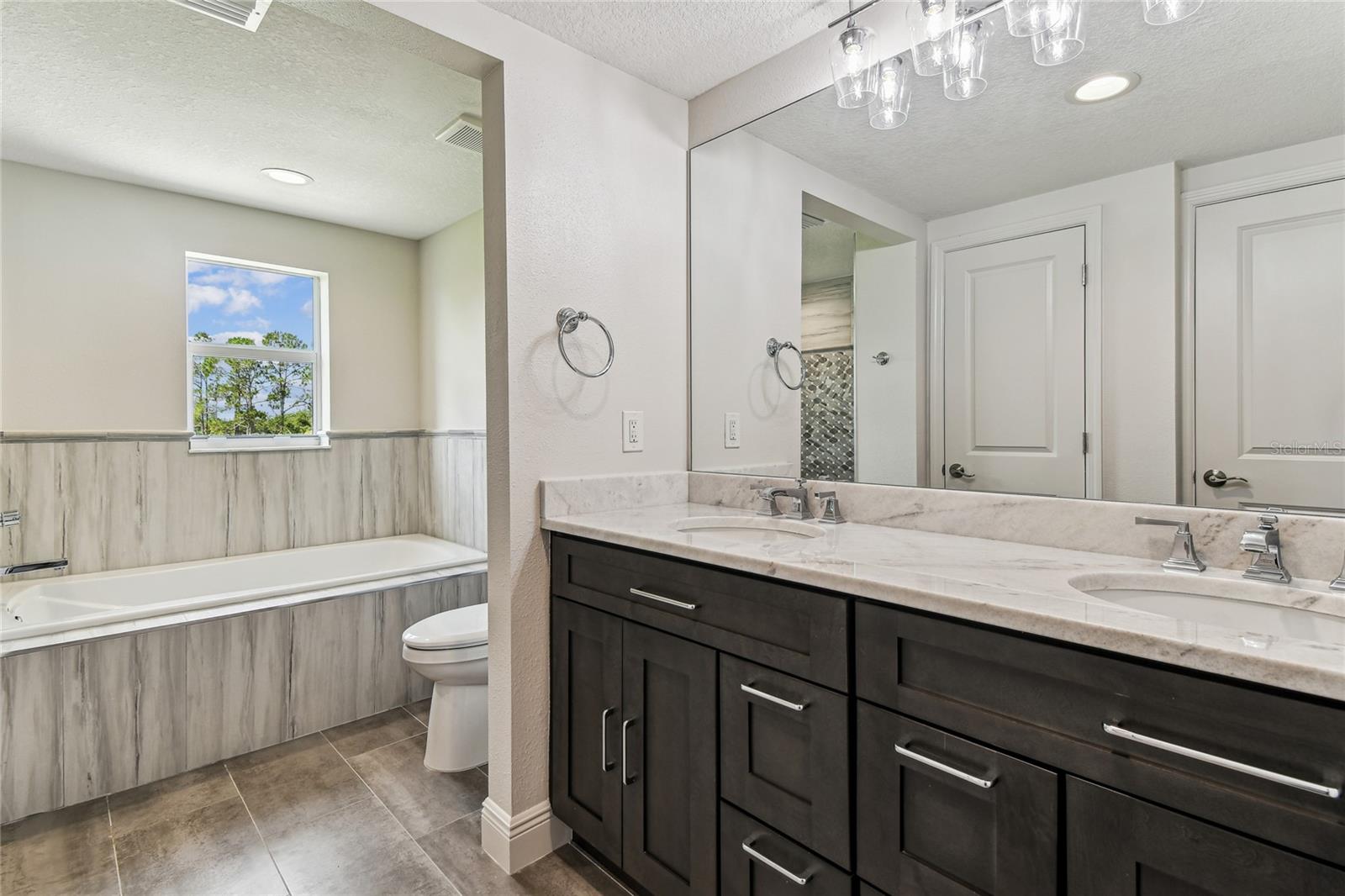 Jack and jill bathroom