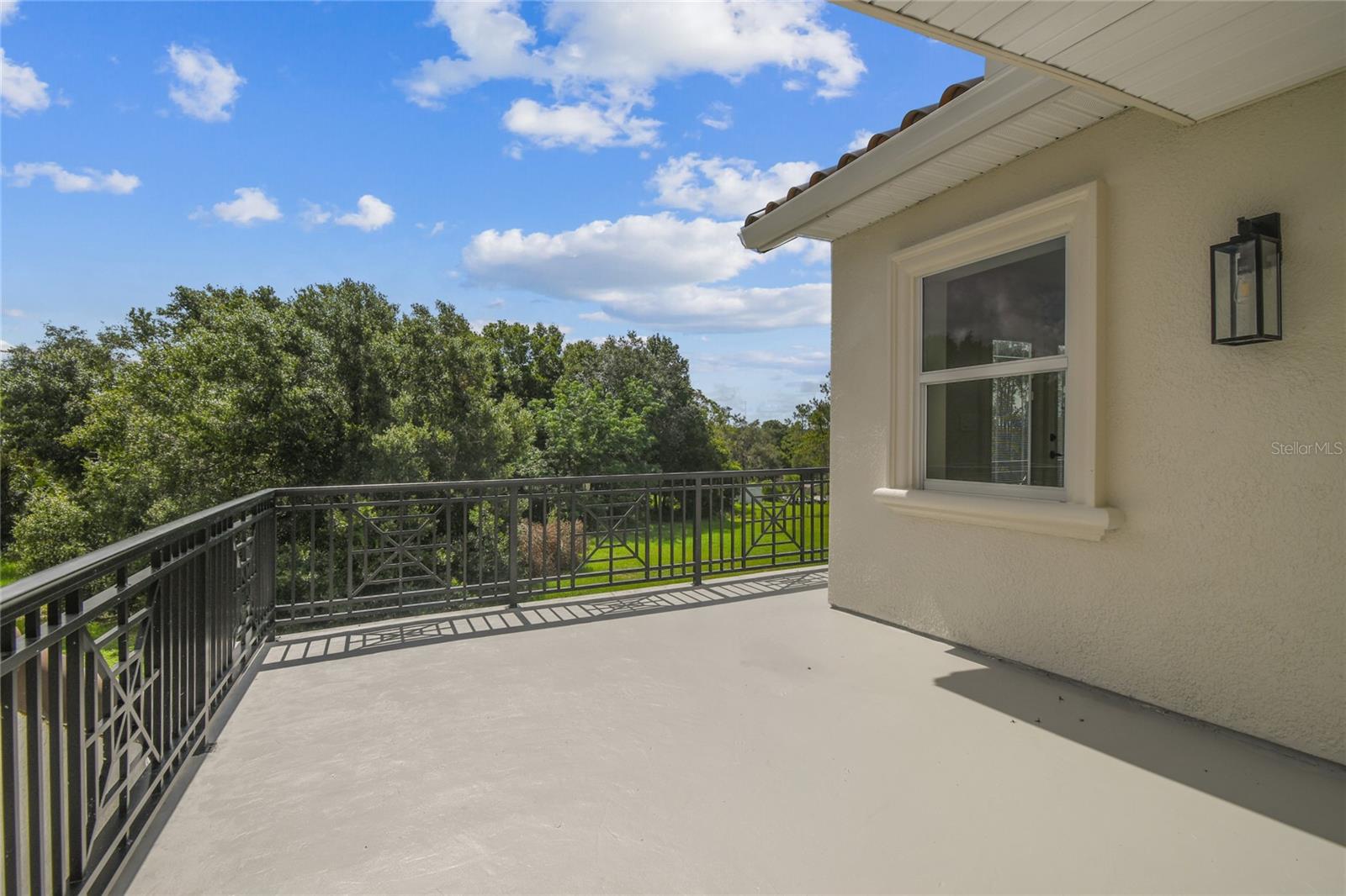 2nd floor balcony