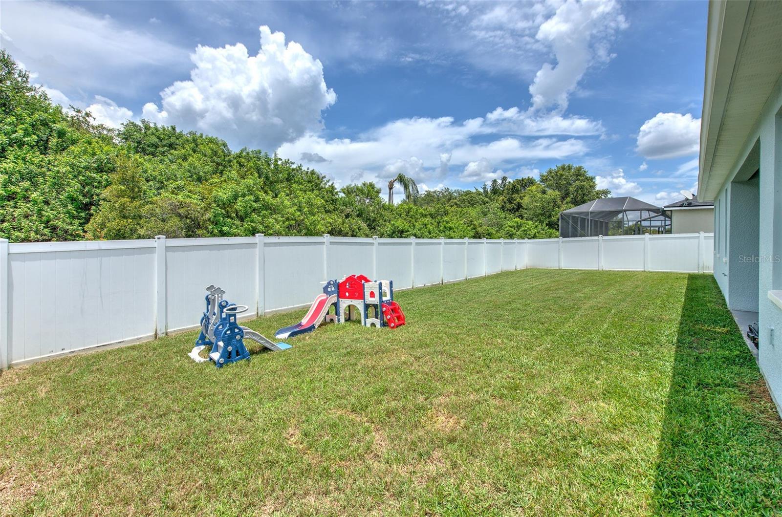 Fully fenced