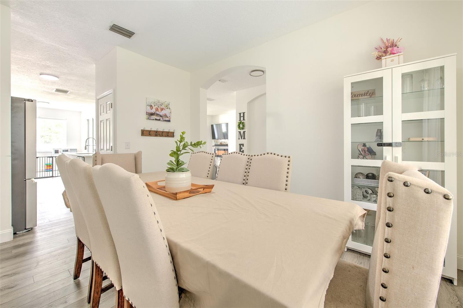 Dining Roomis convient to kitchen