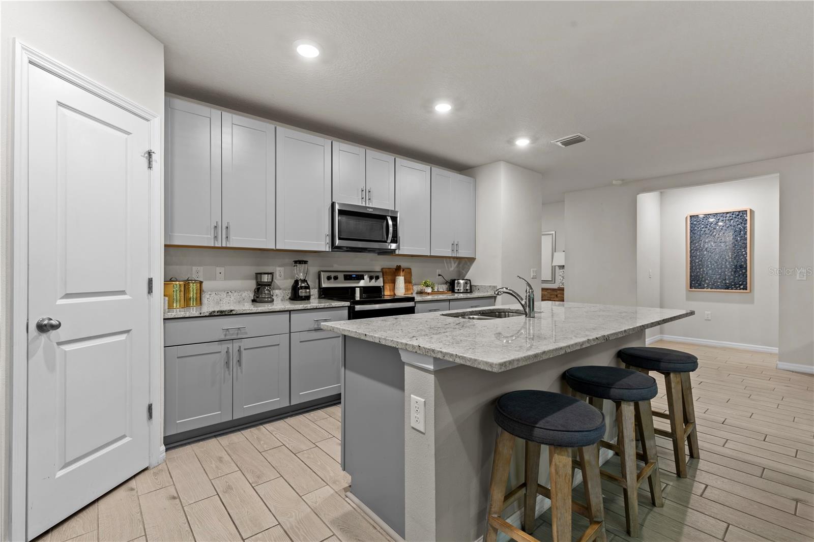 Kitchen & Closet Pantry