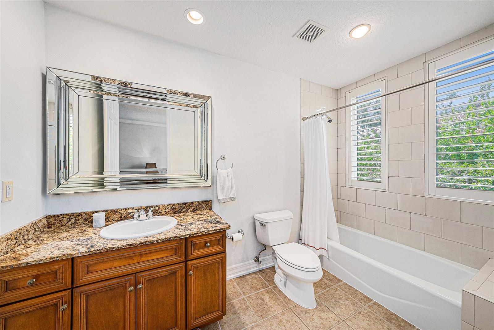 Bedroom 2-Ensuite bathroom