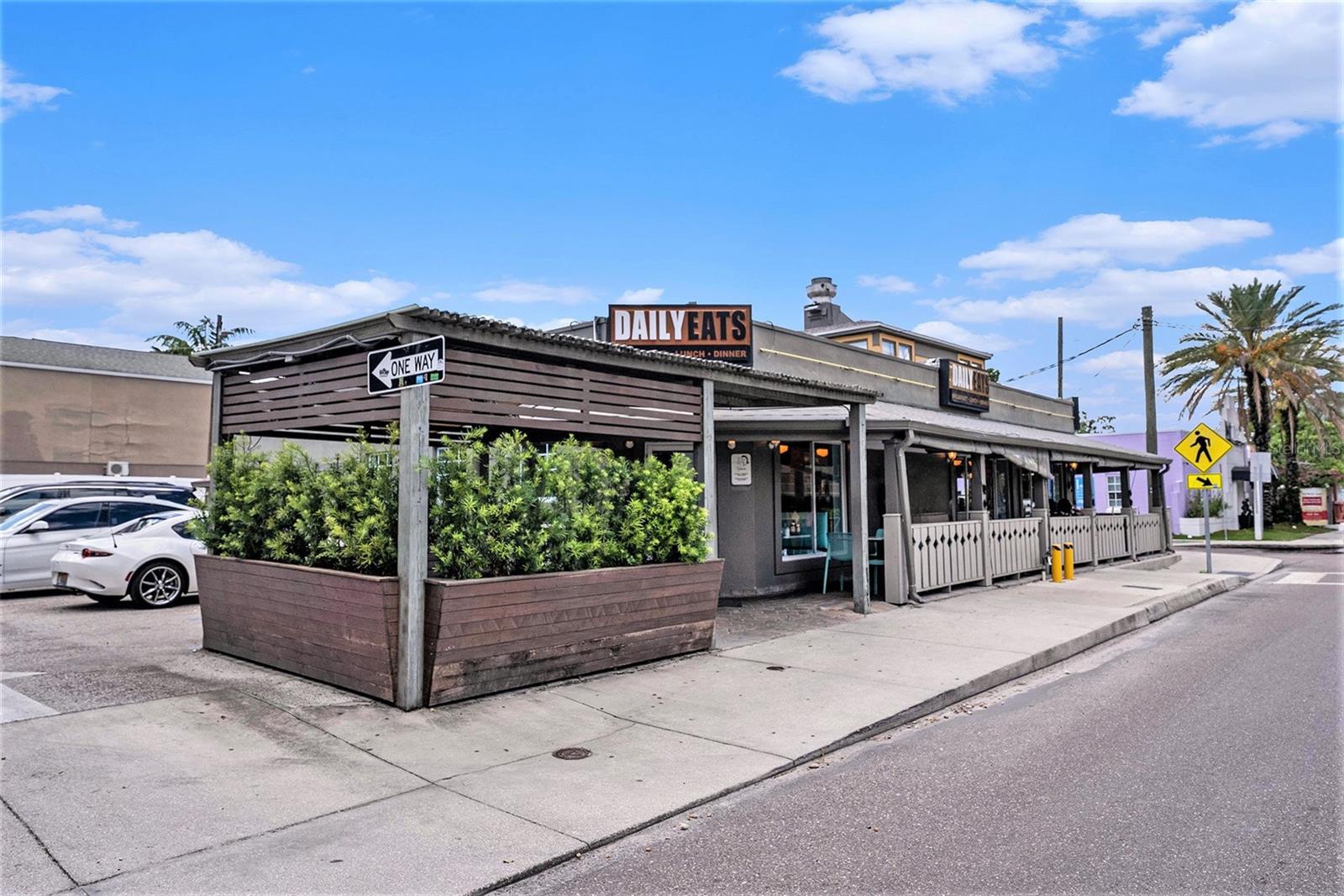 5 minute walk to S. Howard (SOHO)