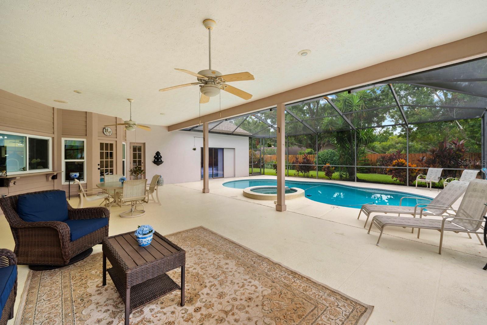 Just look at how spacious this lanai is!!!!!!