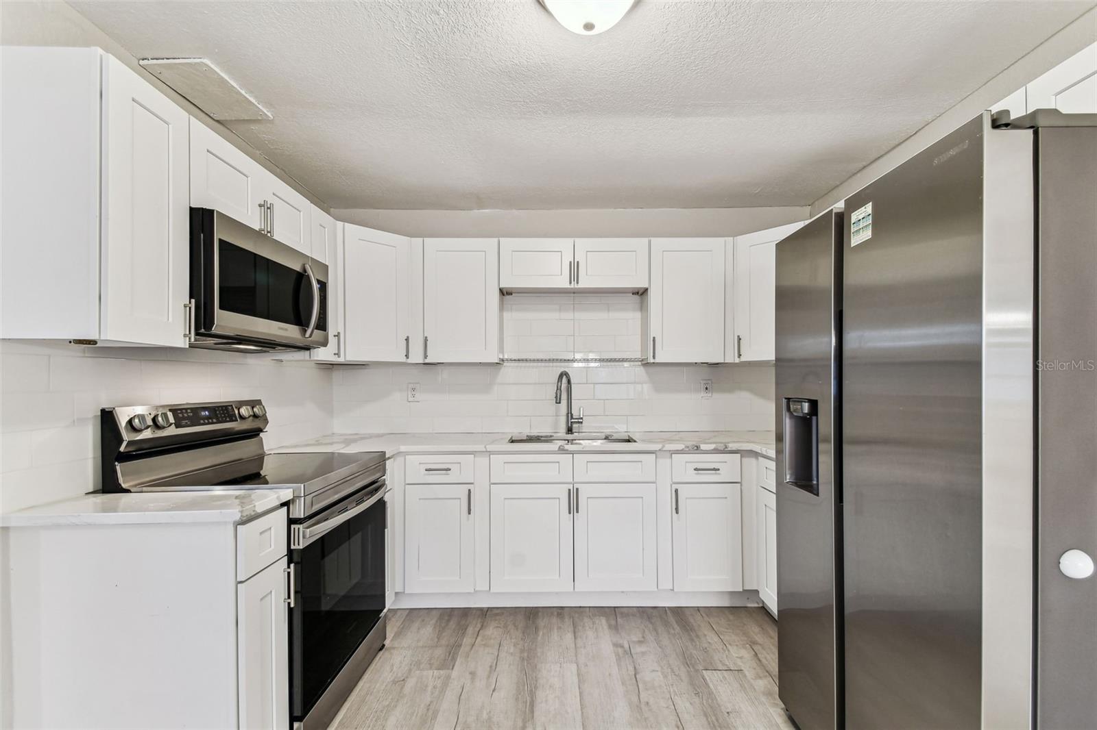 Updated Kitchen w/ Quartz Countertops