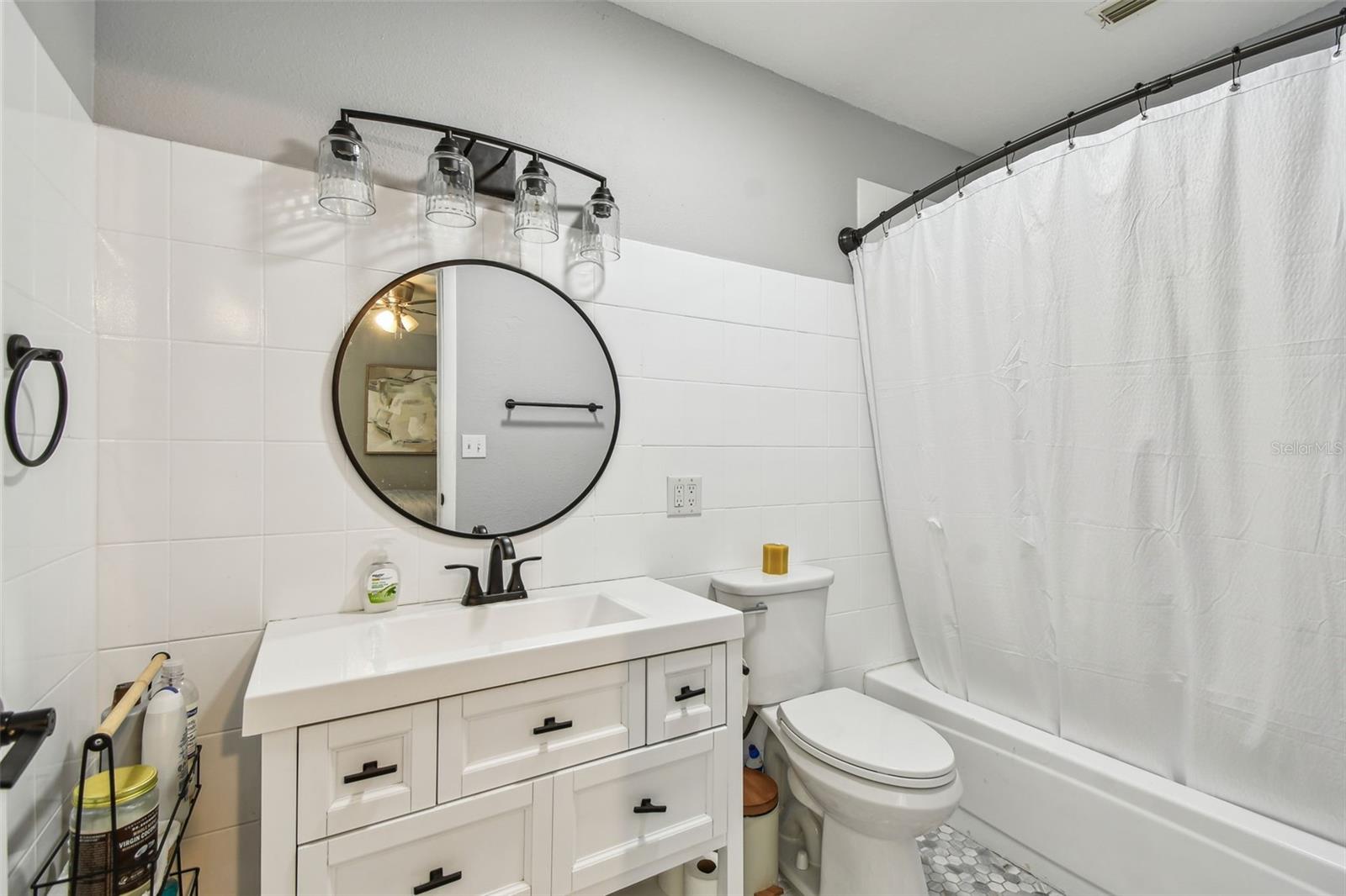 En-suite bathroom in the back unit