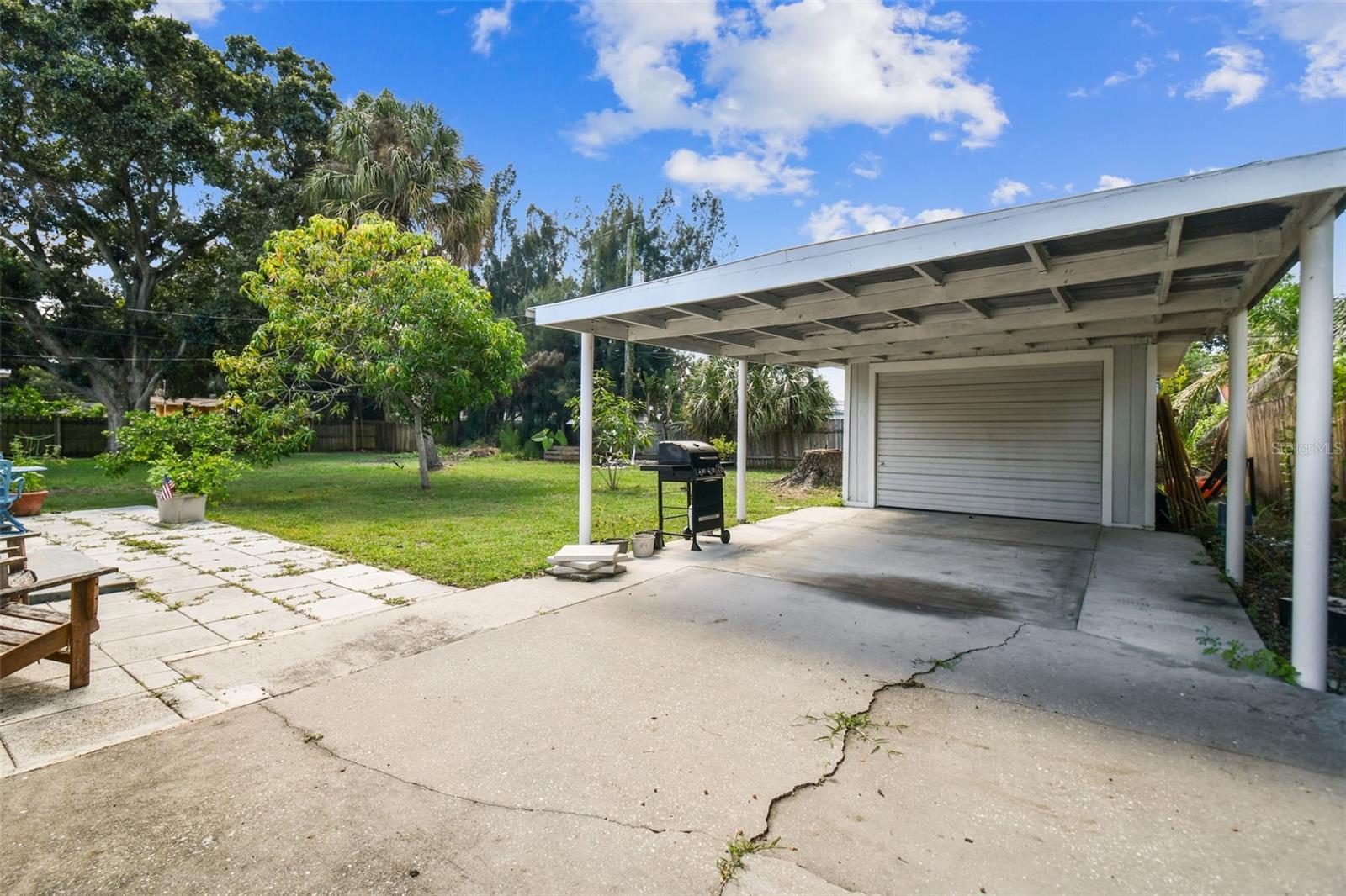 Detached garage