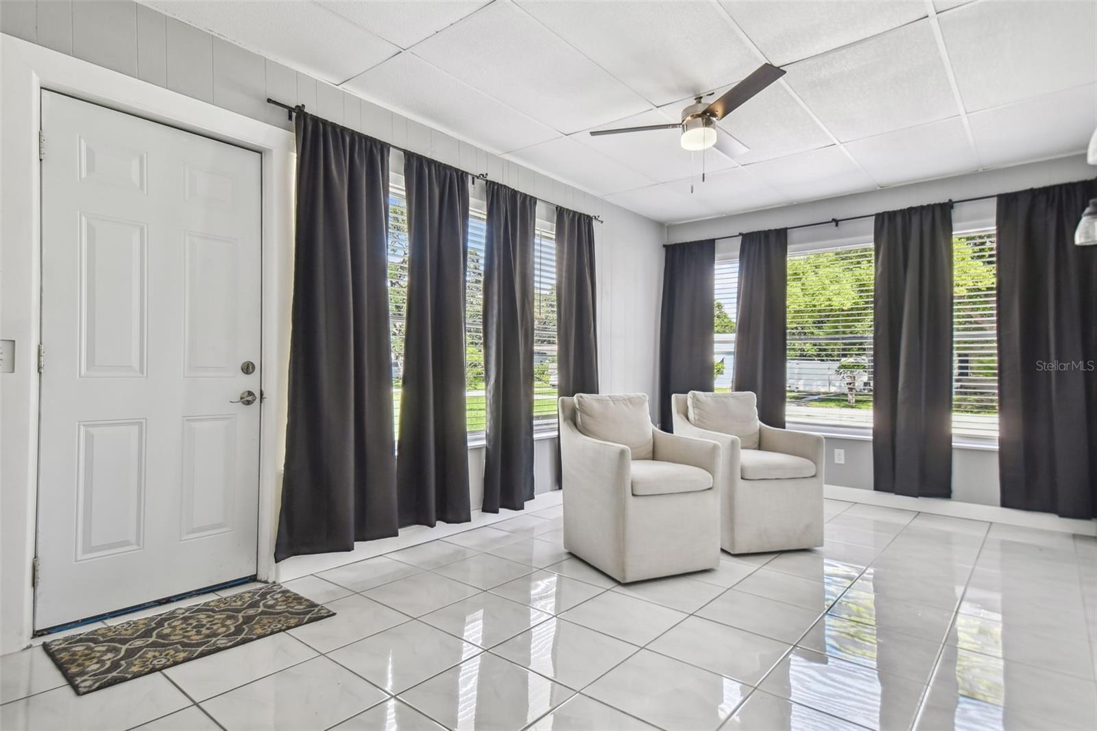 3 bedroom/ Flex space