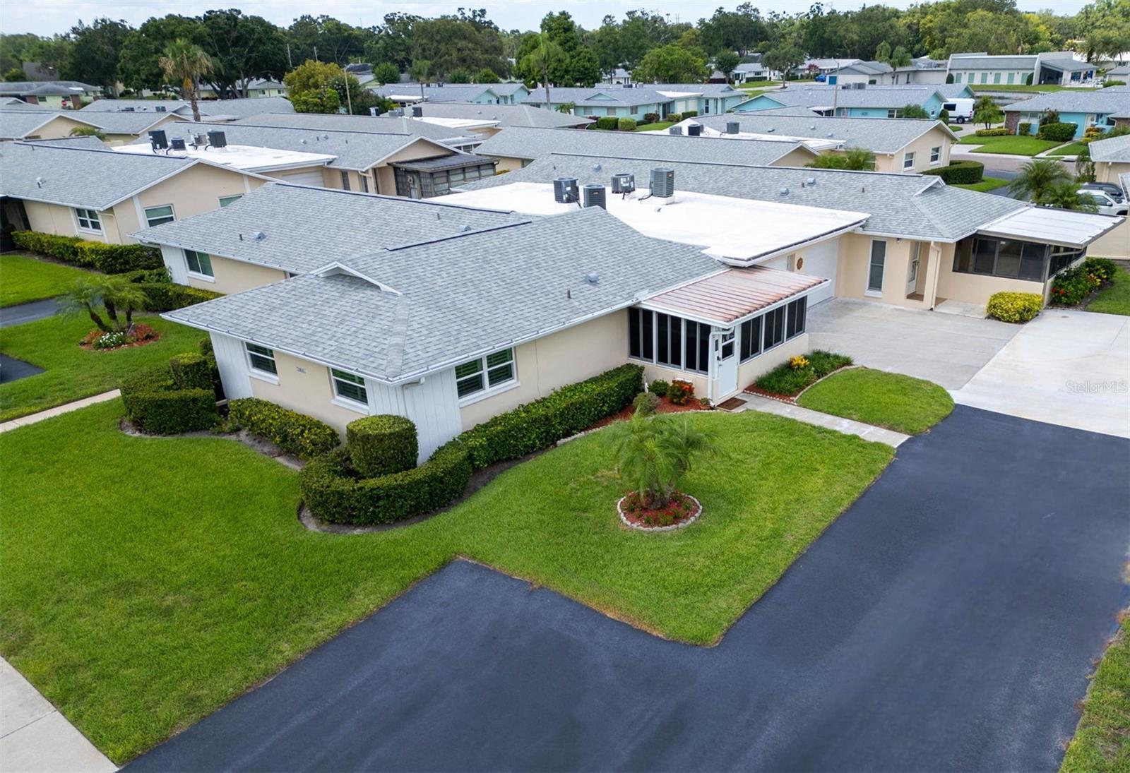Beautifully association maintained lawn & widened driveway~