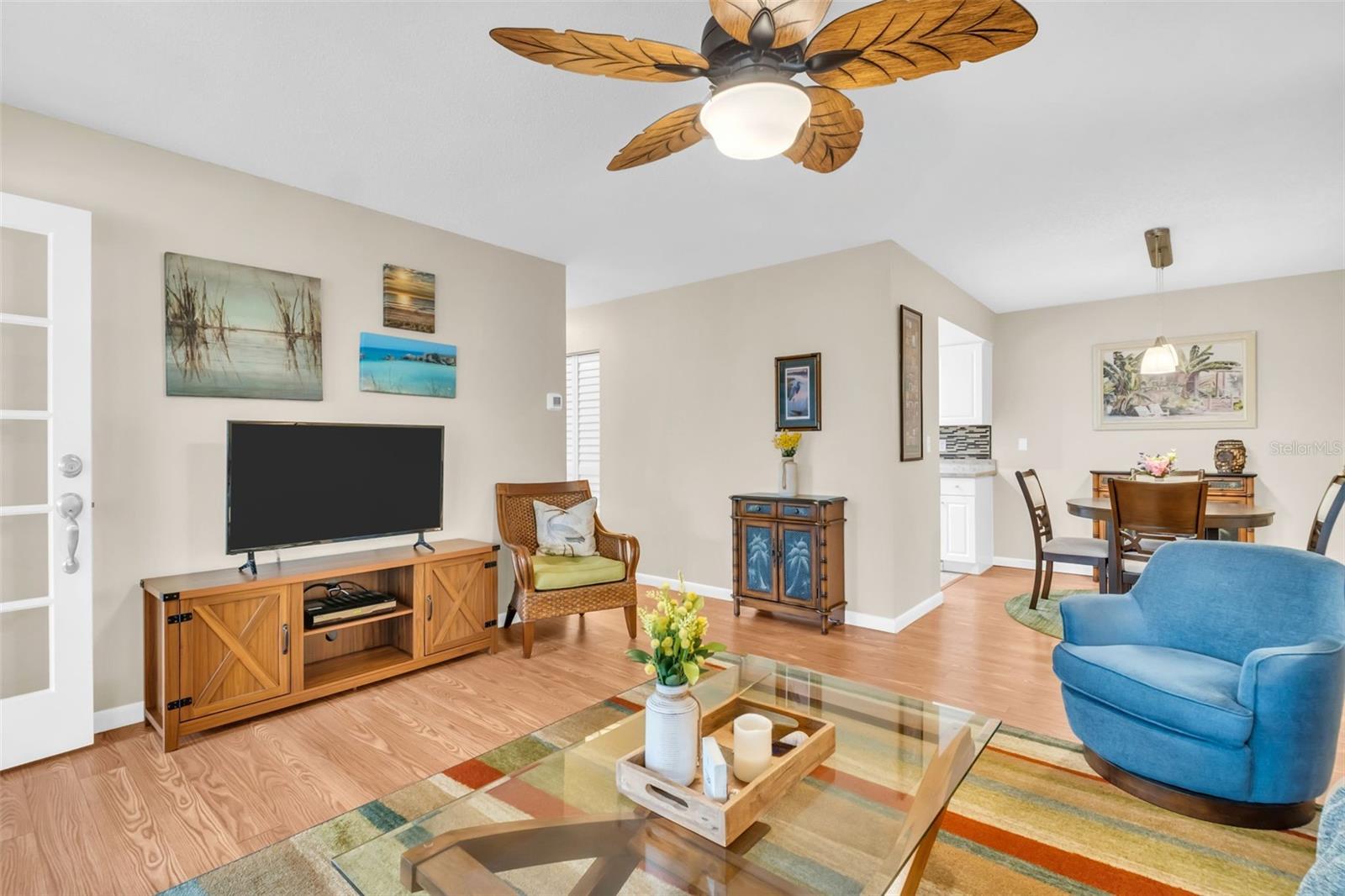 Desirable living/dining room combo with convenient garage access~