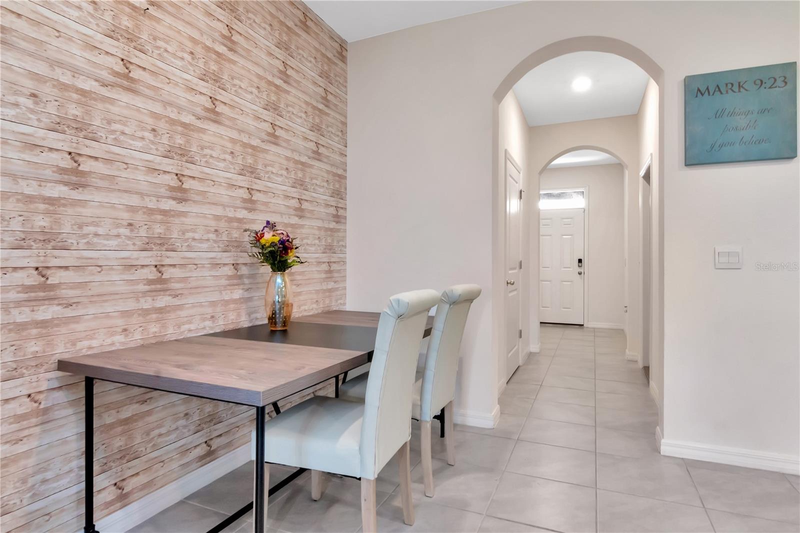 Dining Area - Entryway
