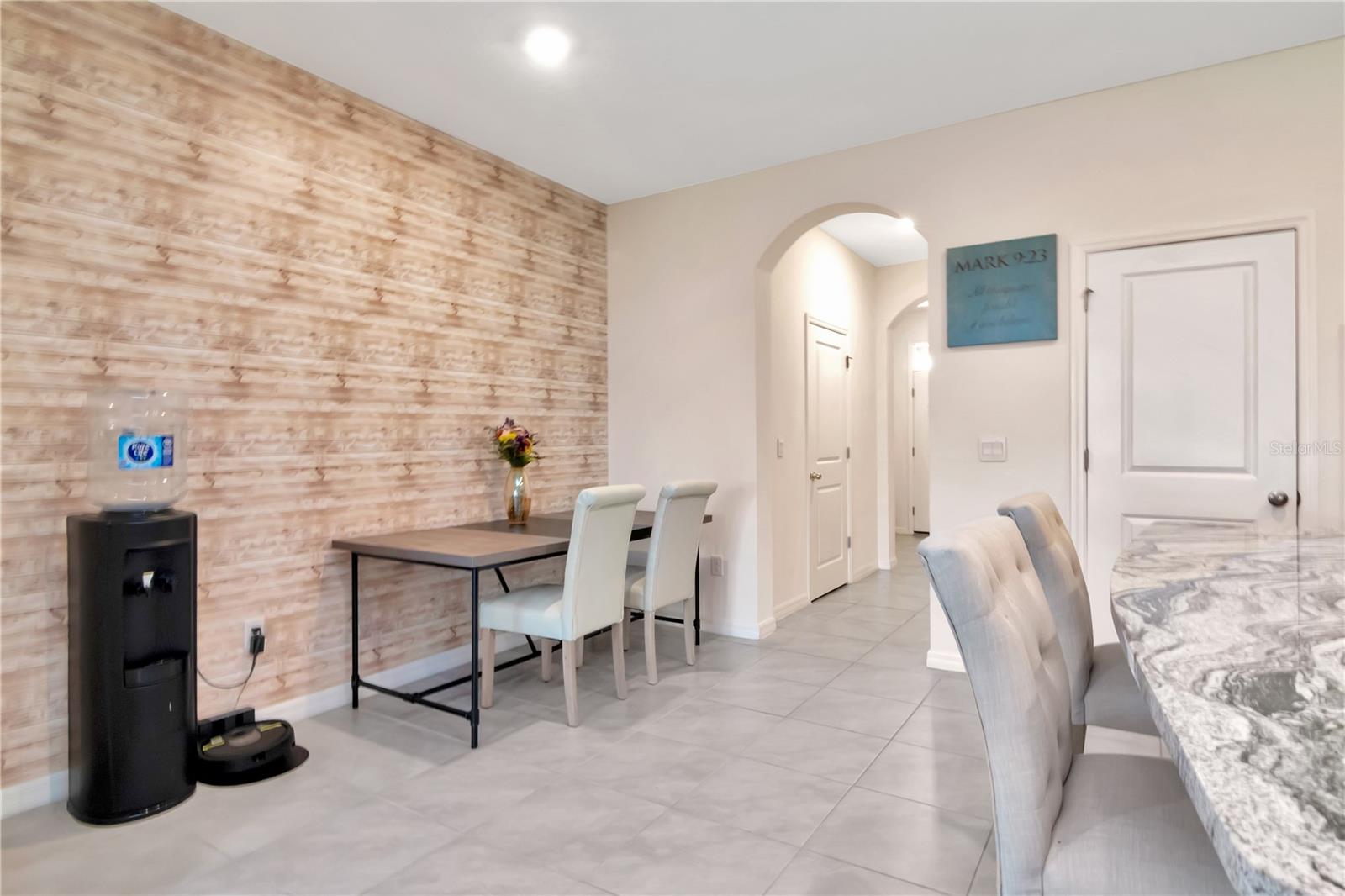 Dining Area - Entryway