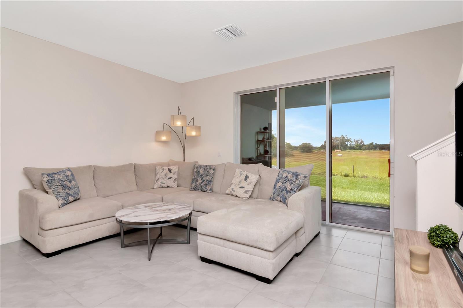 Livingroom with private views and triple sliders