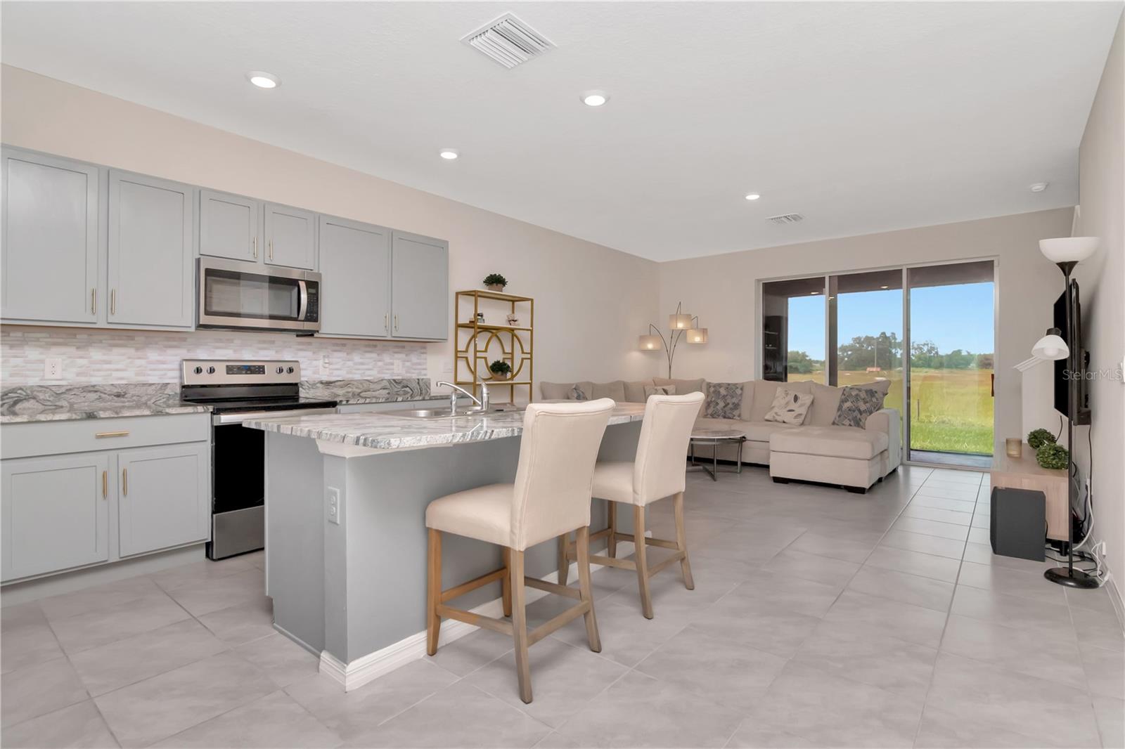 Open Concept - Kitchen with island, closet pantry, granite counters