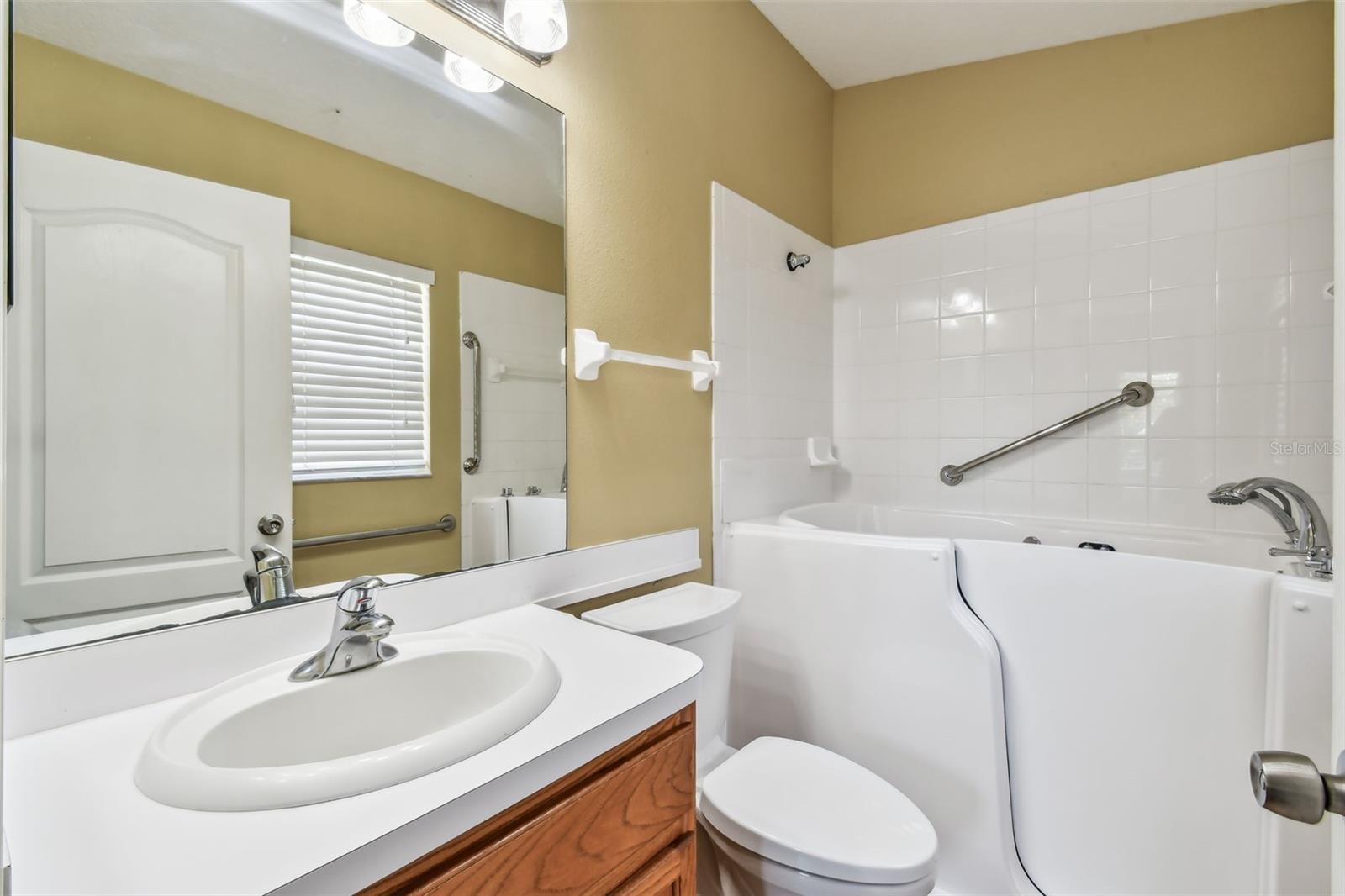 Primary En-Suite Bath