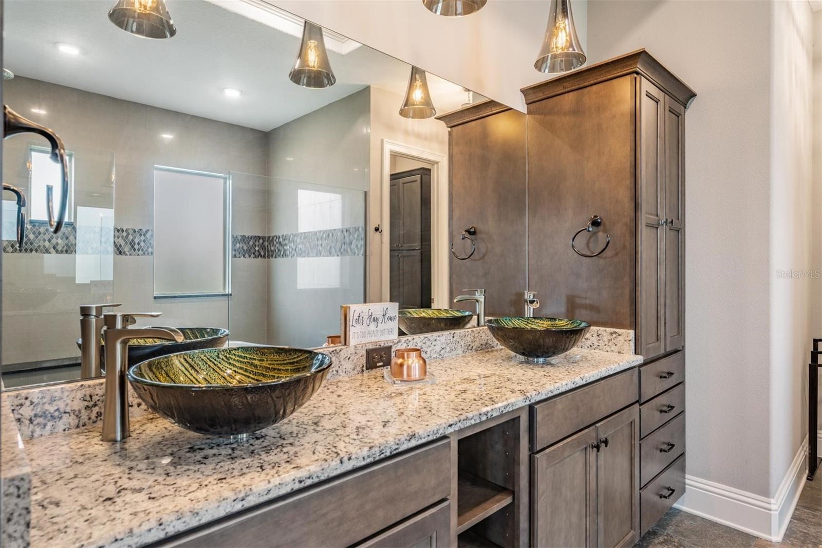 Dual Sinks with Upgraded Sink Bowls