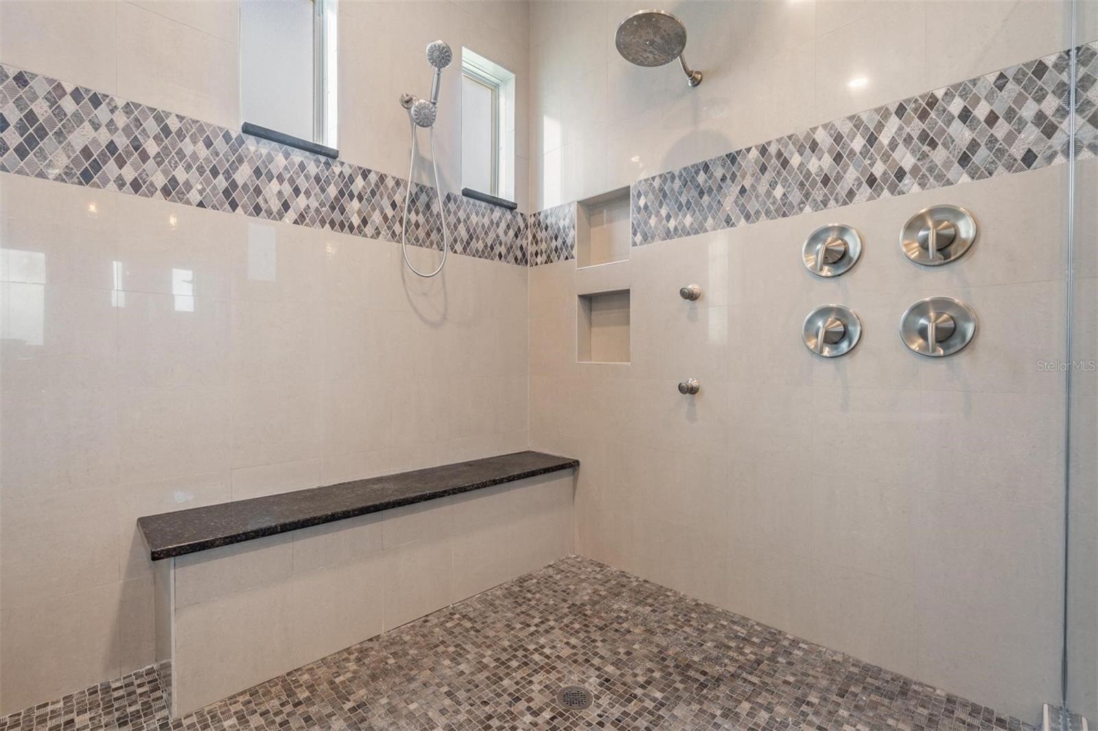 Shower seat/Overhead rain shower, dual shower heads, body jets