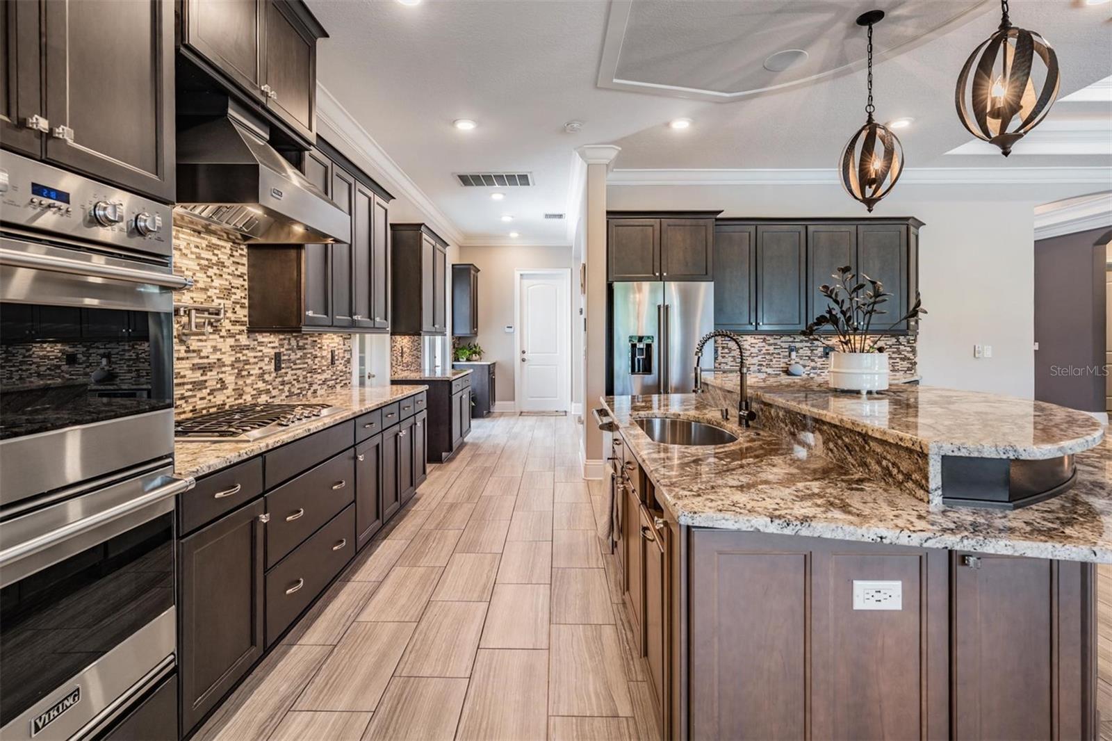 Viking double ovens and cooktop