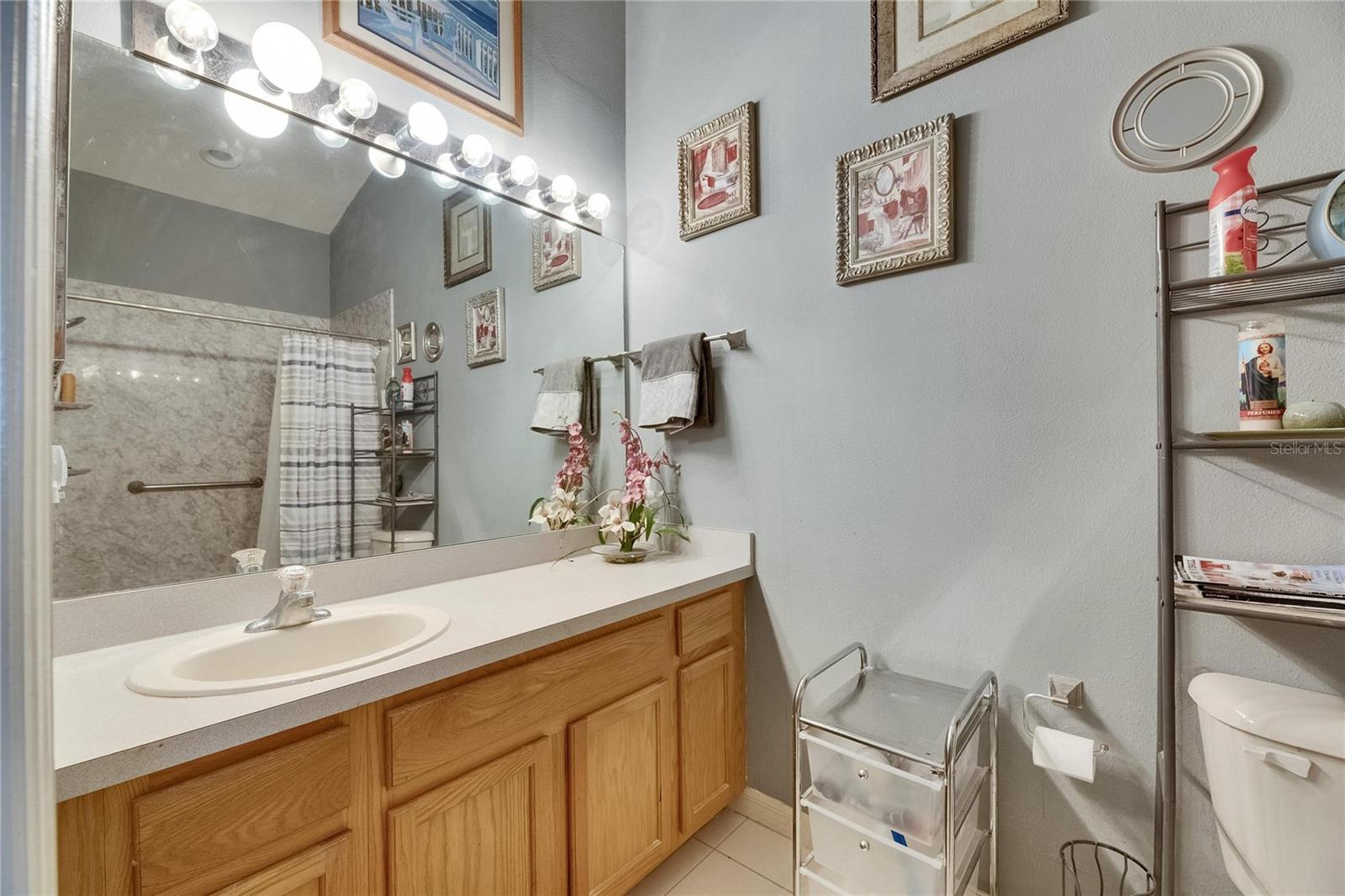 Primary #1 en suite bath