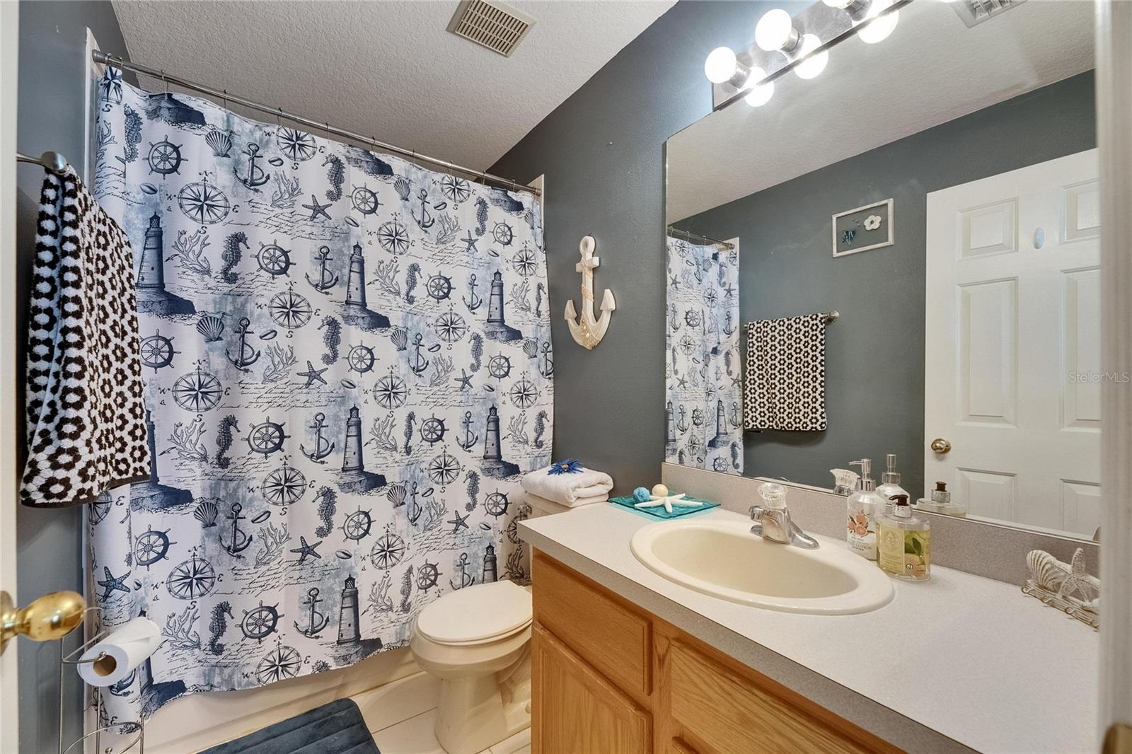 Primary #2 en suite bath