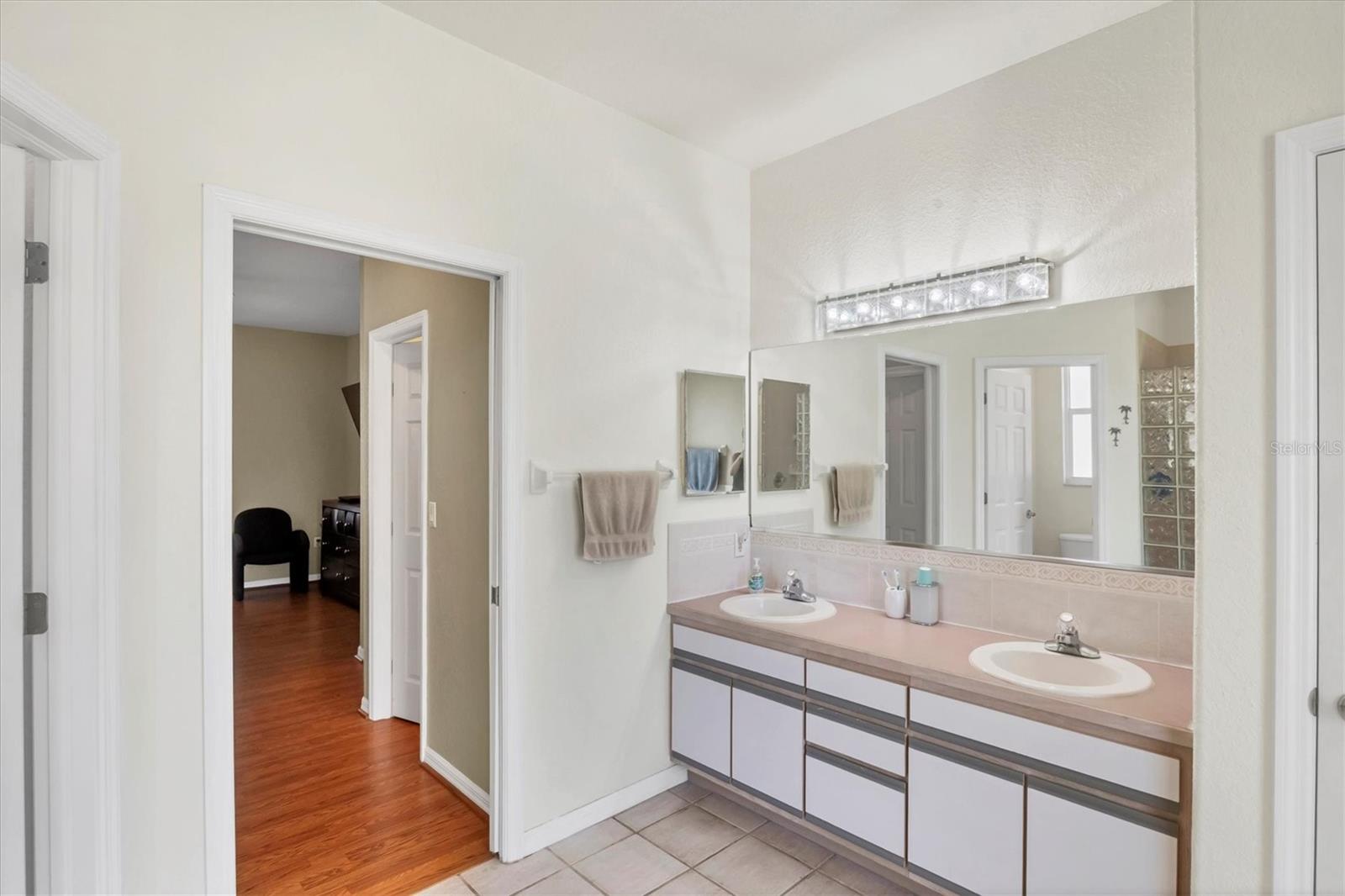 Dual Sinks