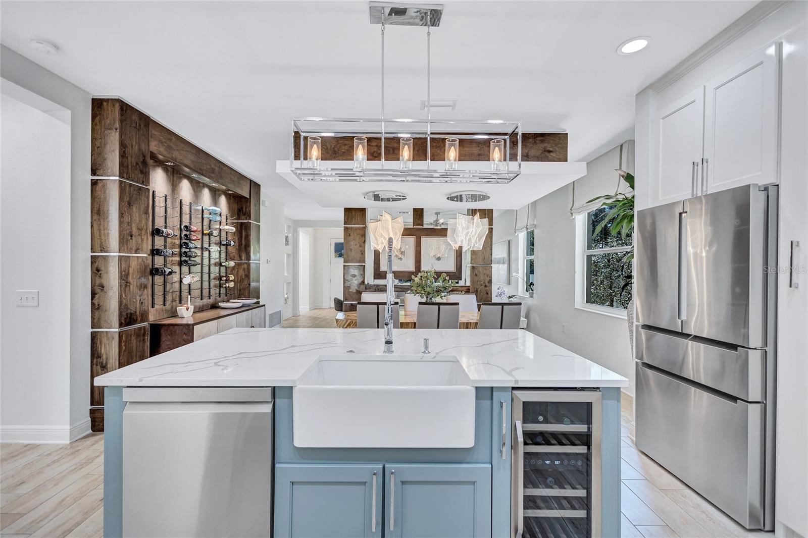 Built-in wine refrigerator