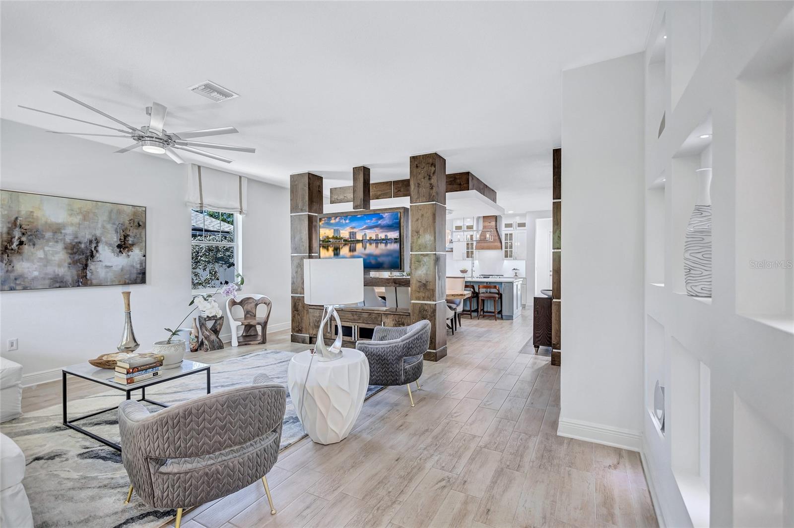 High-End designer home. Furniture can be included.