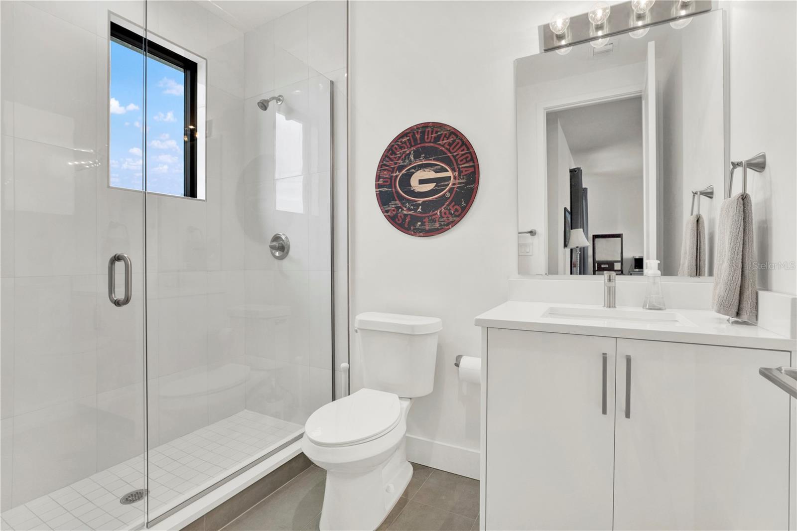 3rd floor full bathroom