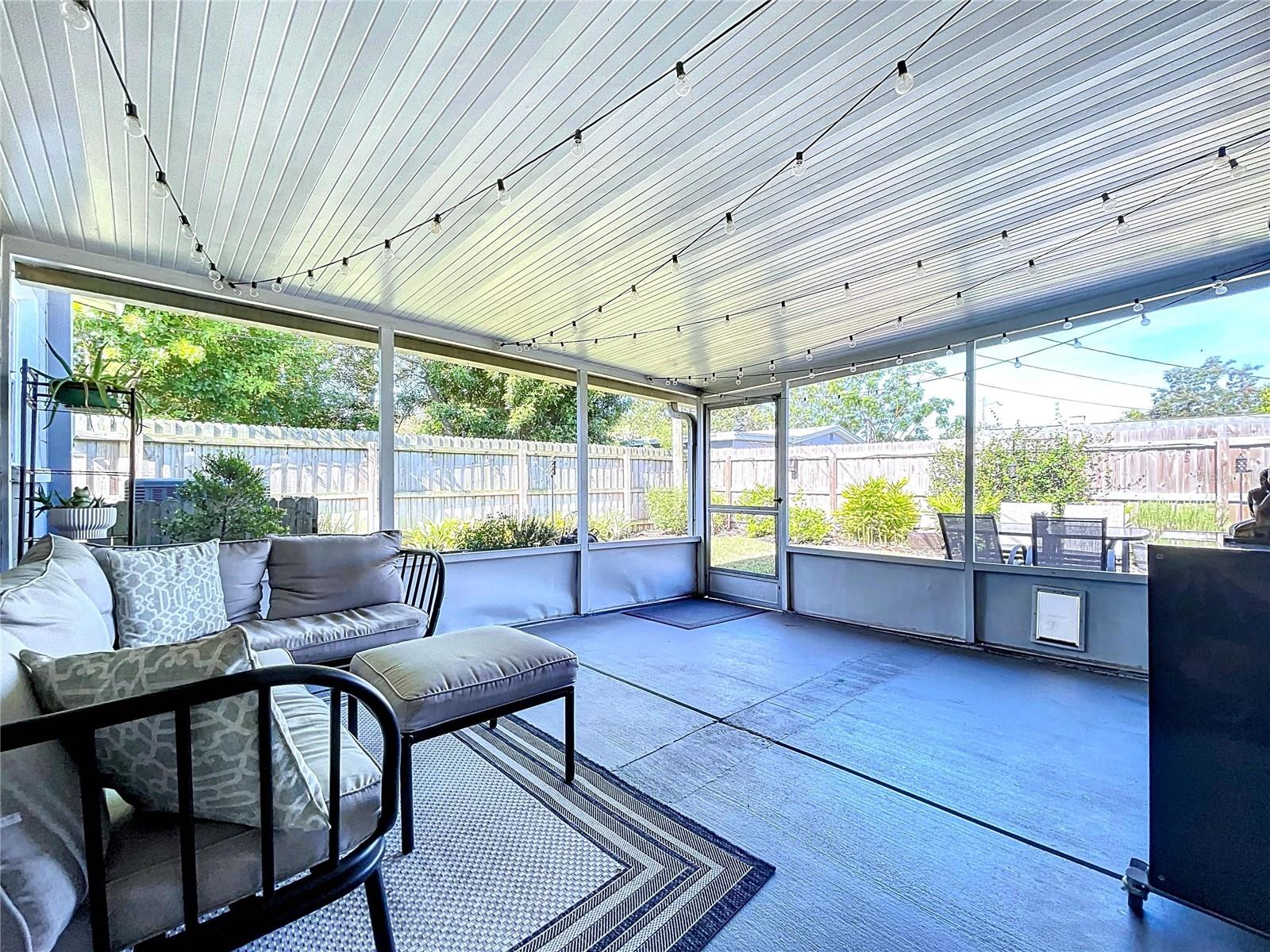Great outdoor space on the 15x12 screened in lanai with TV and lighting included.