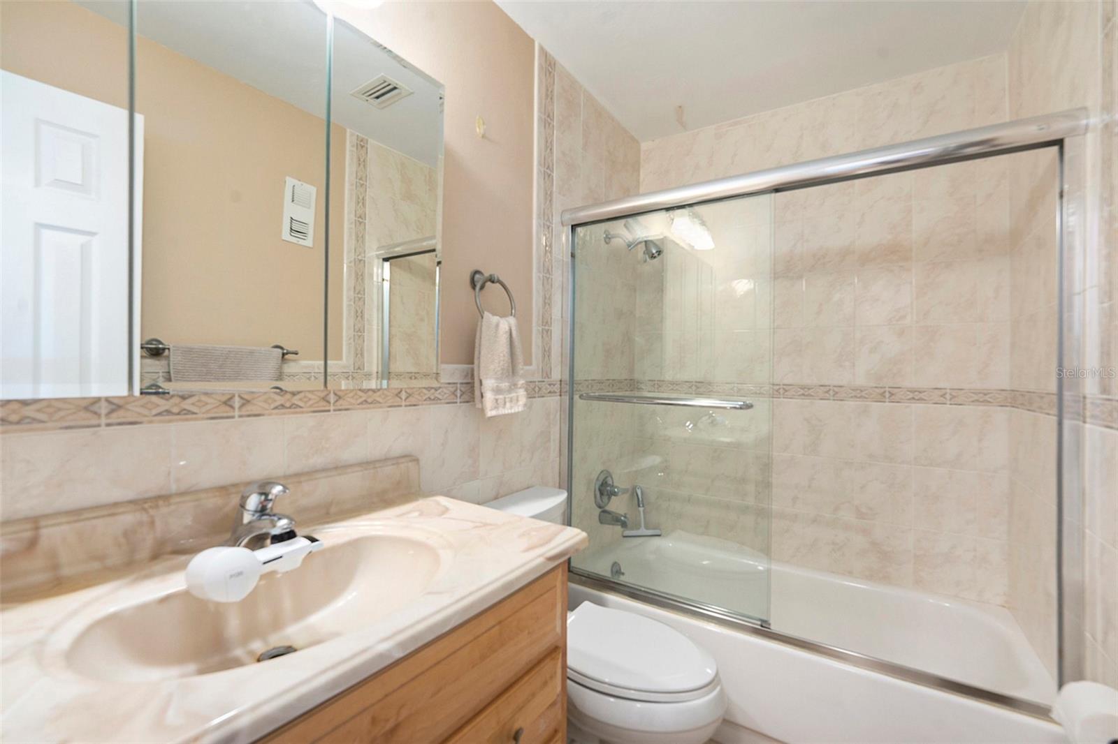 Guest bath with tub and shower