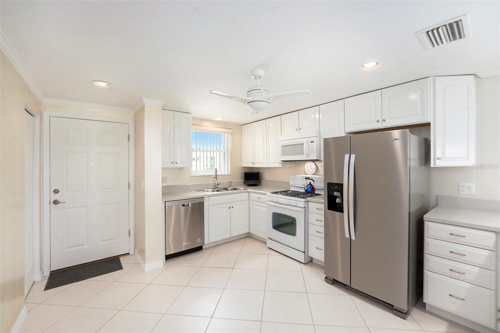 Wide open and spacious kitchen