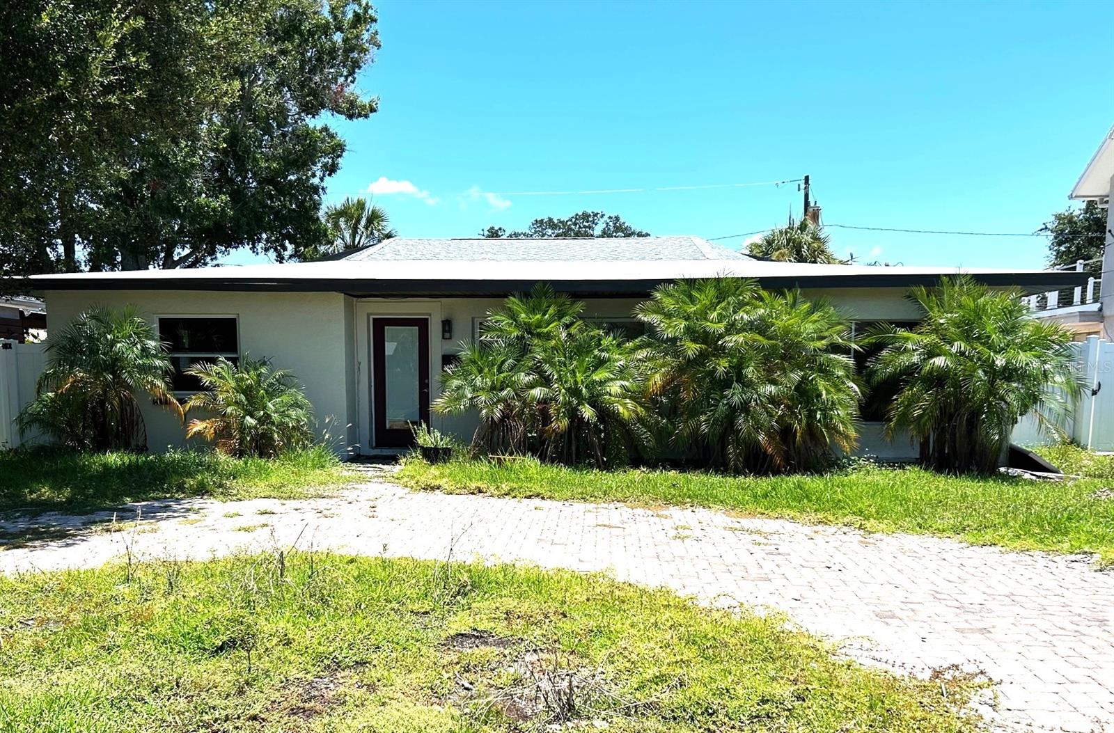 Nice fully fenced in lot!