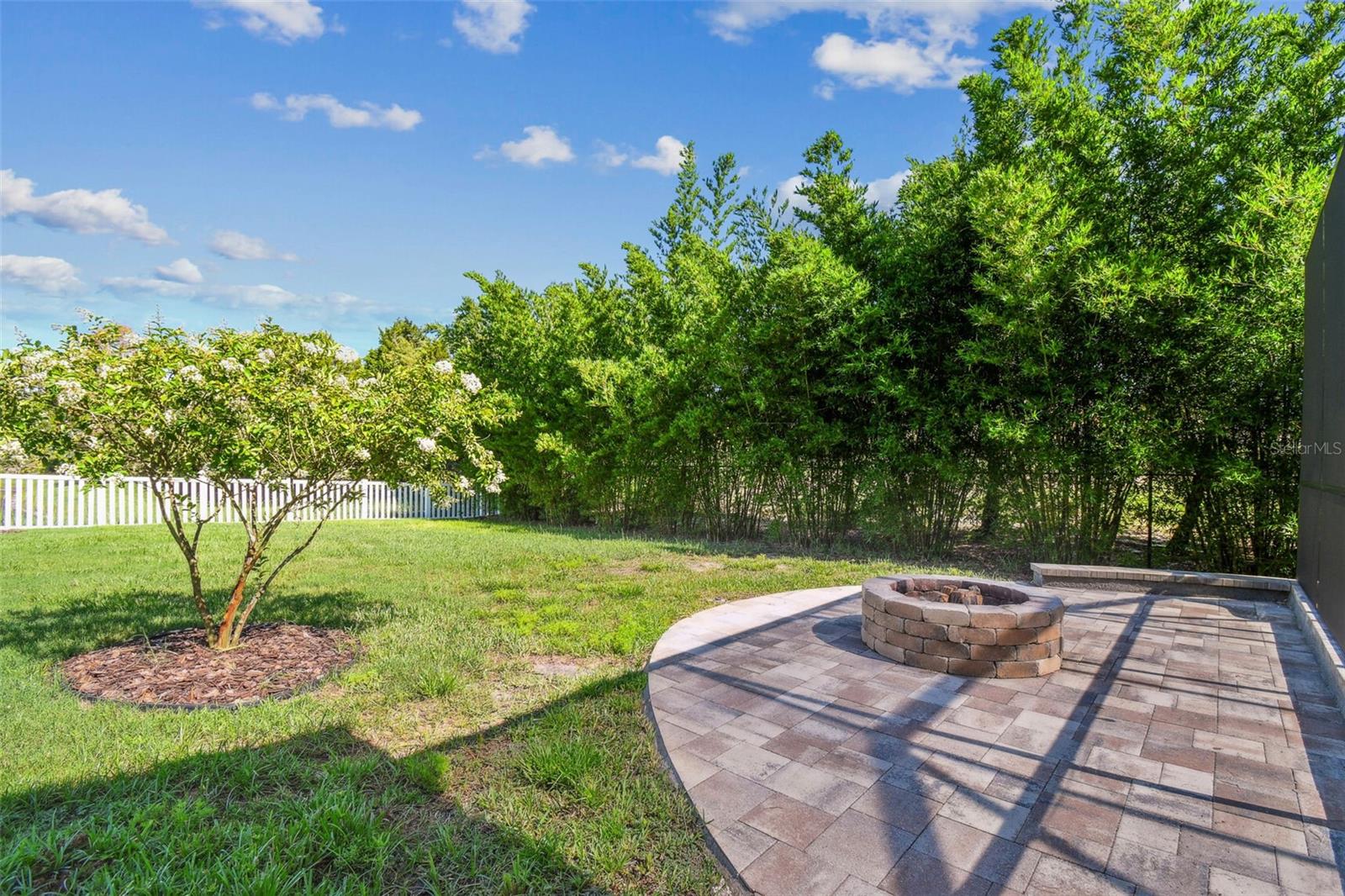 Large side yard that is fully fenced