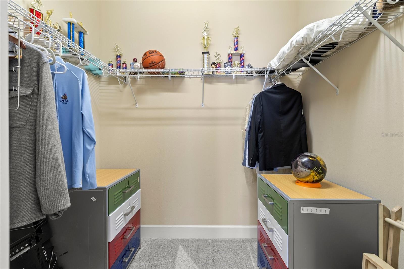 Bed-3 Walk-in Closet