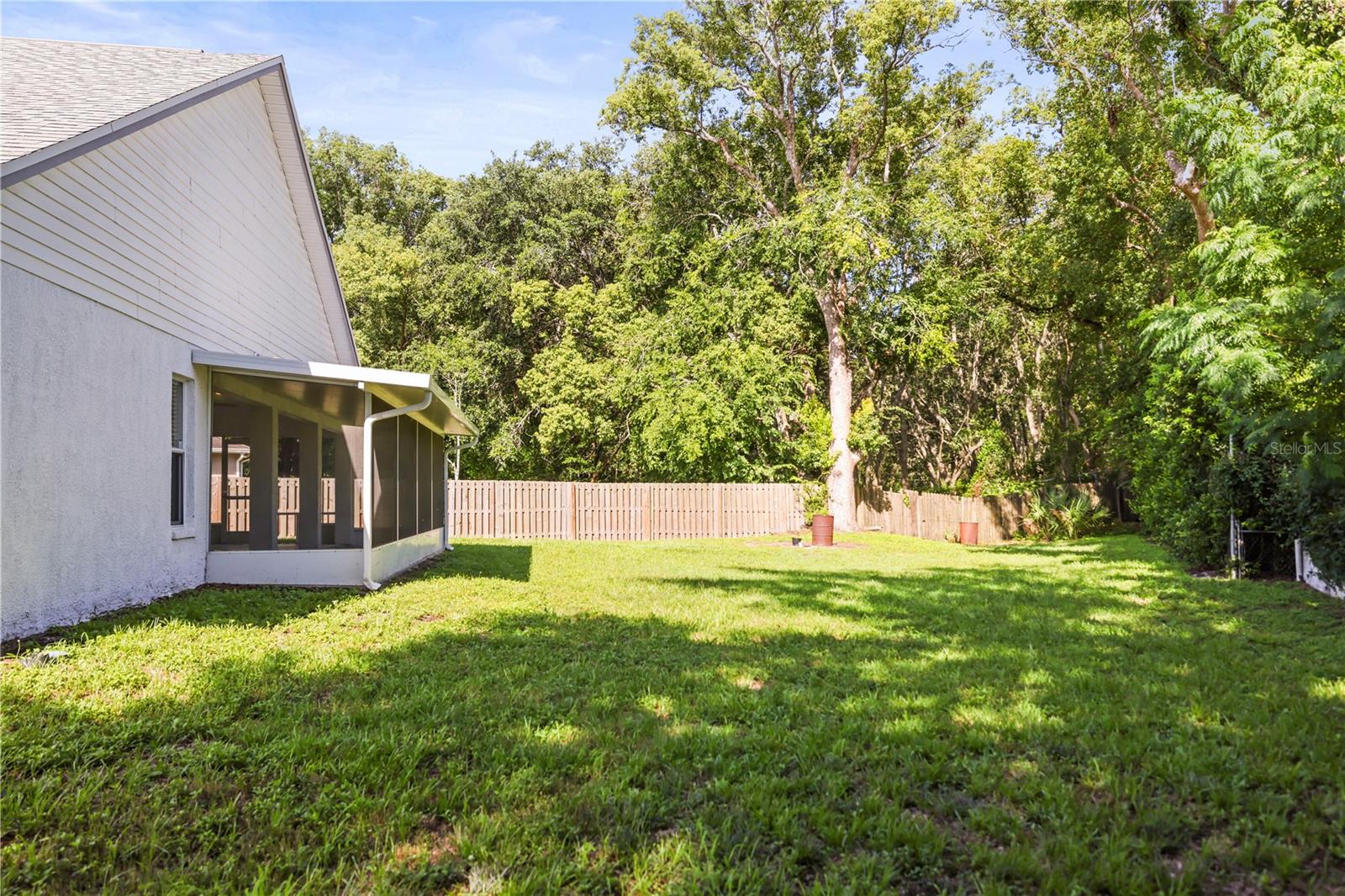 Huge Fully Fenced Backyard