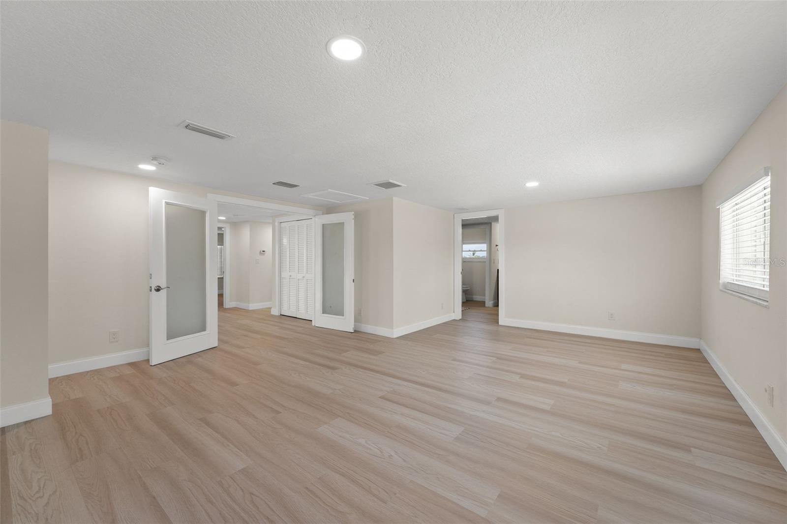 Master Bedroom (Upper level)