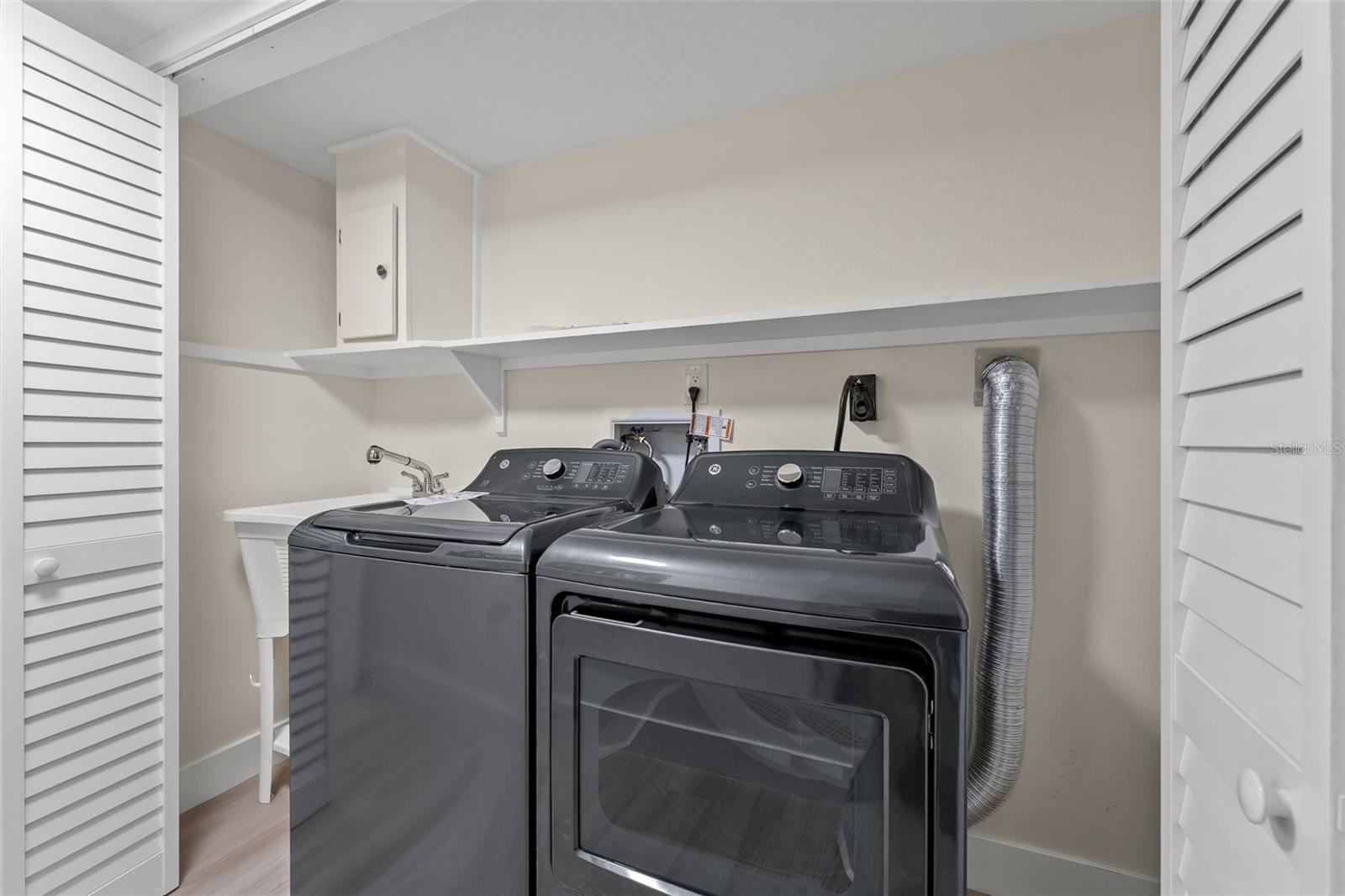 Washer/dryer closet lower level