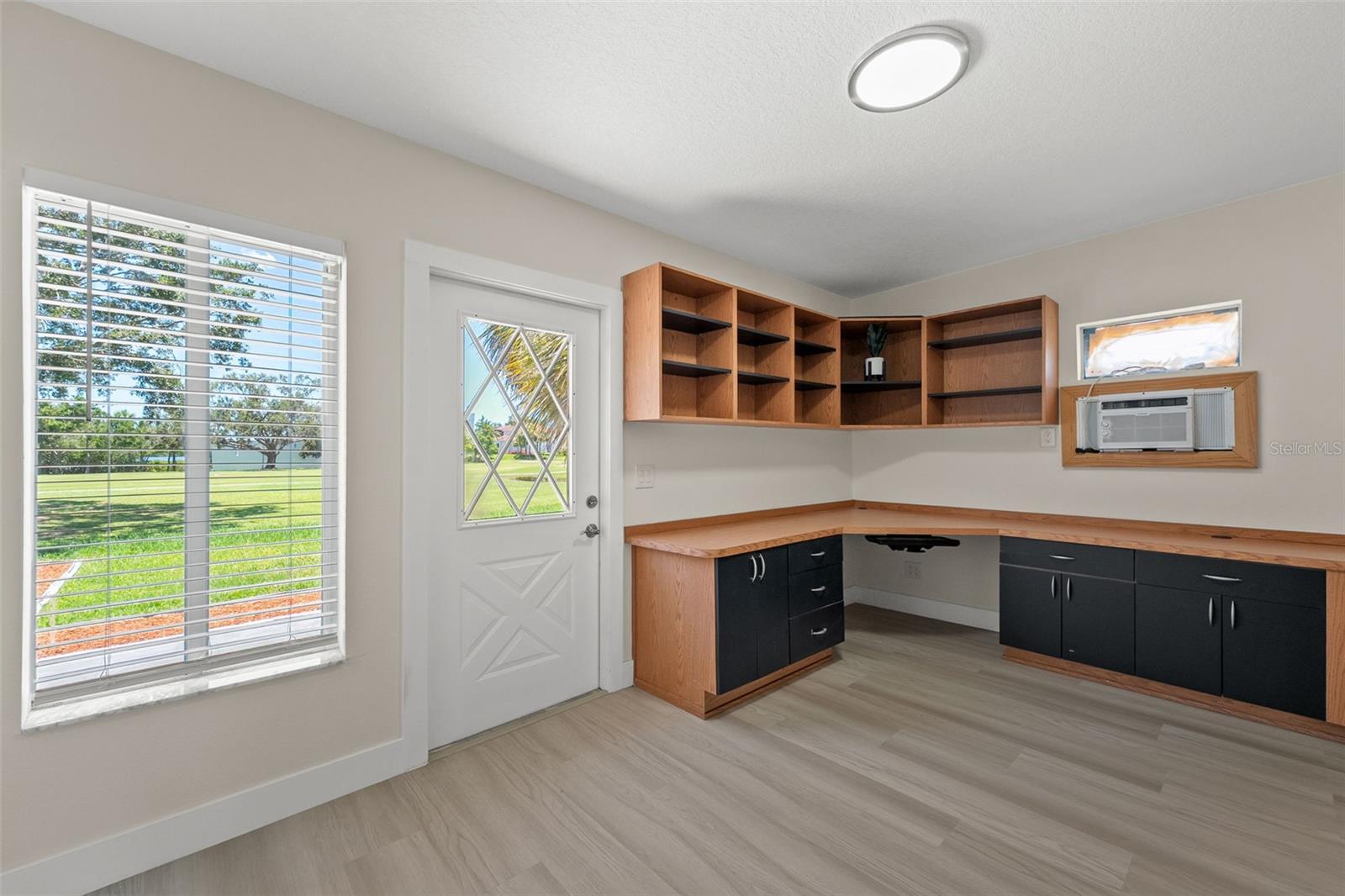 Office built in furniture