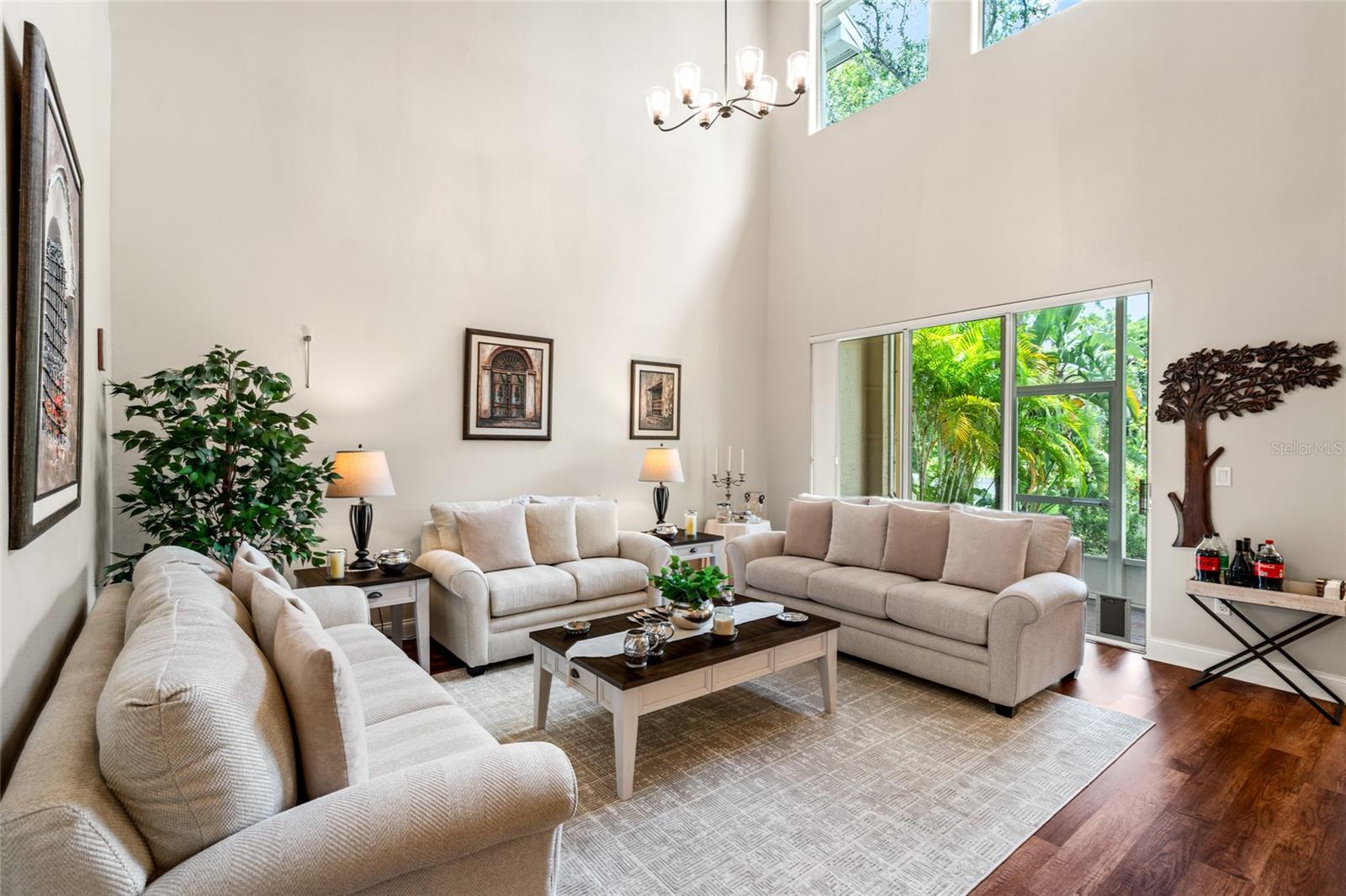 LIVING ROOM/GREAT ROOM