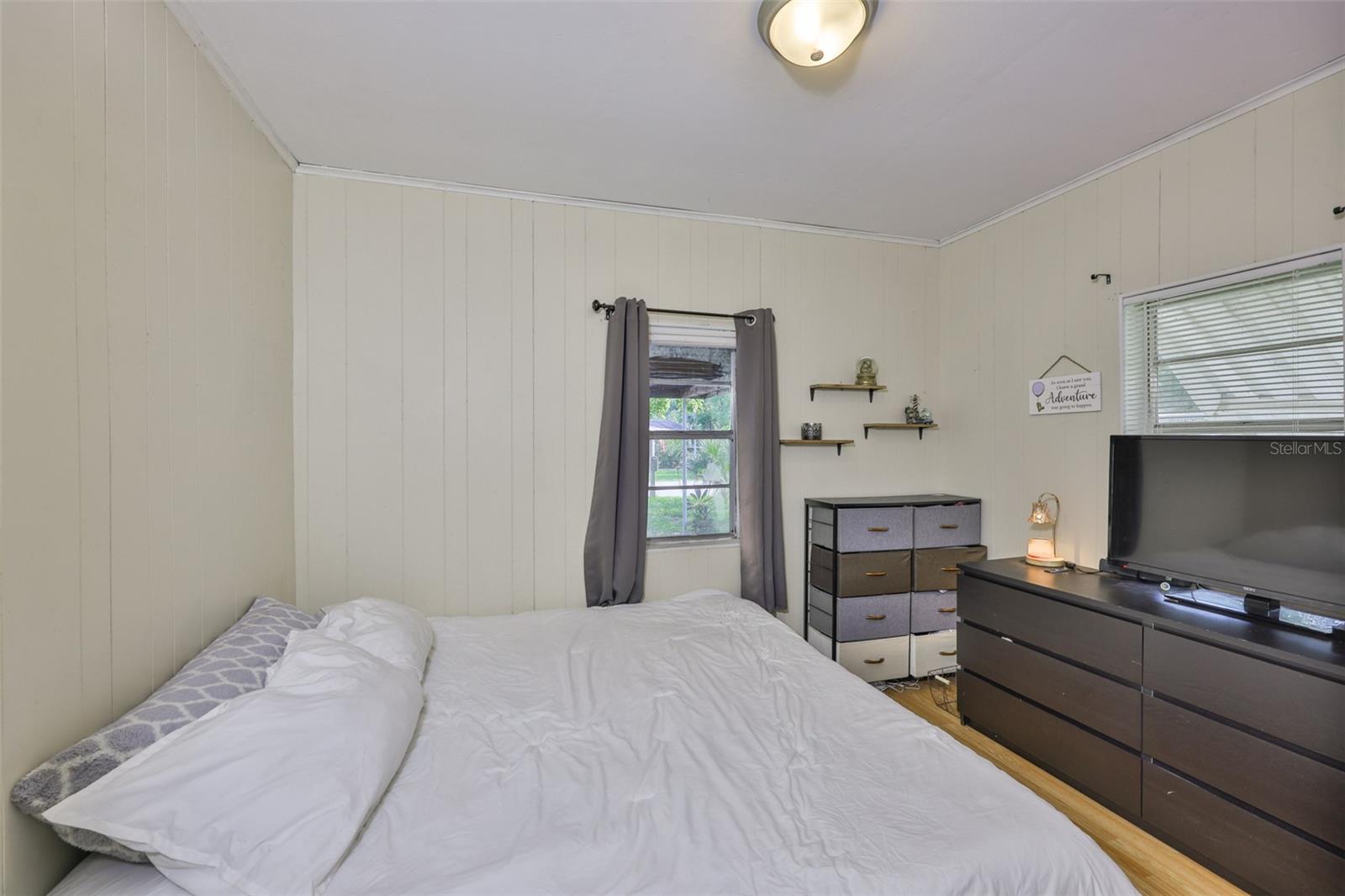 Primary Bedroom (King Bed)